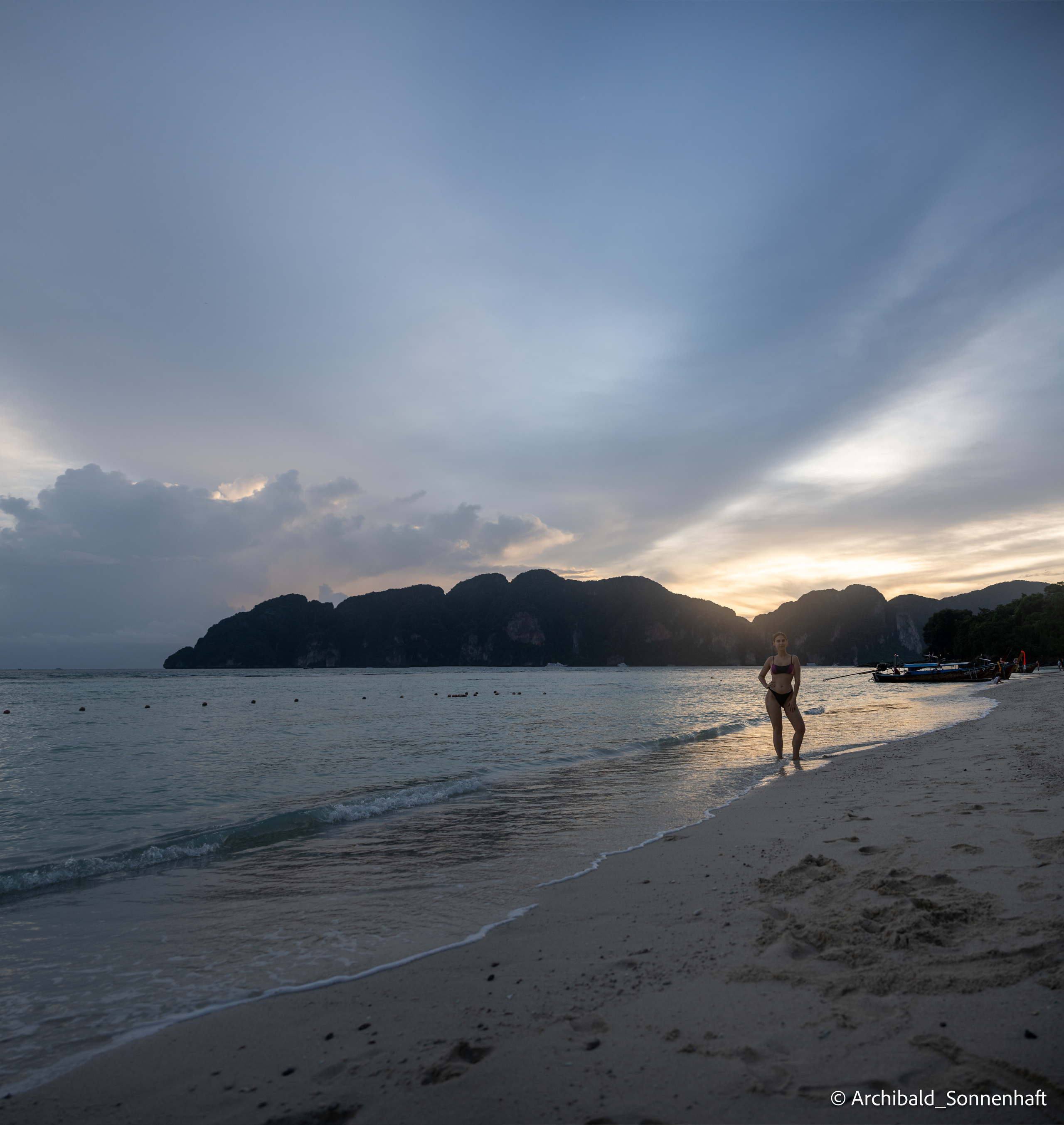Thai Phuket to Phiphi. Photographer in Guangzhou, China. Archibald Sonnenhaft