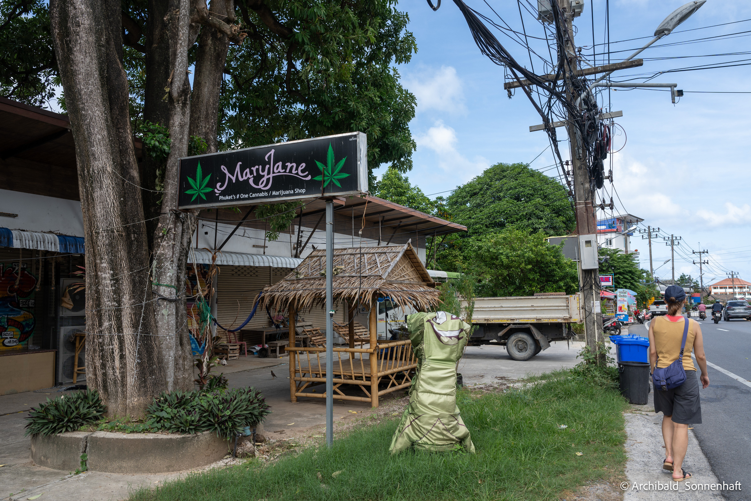 Thai Phuket to Phiphi. Photographer in Guangzhou, China. Archibald Sonnenhaft