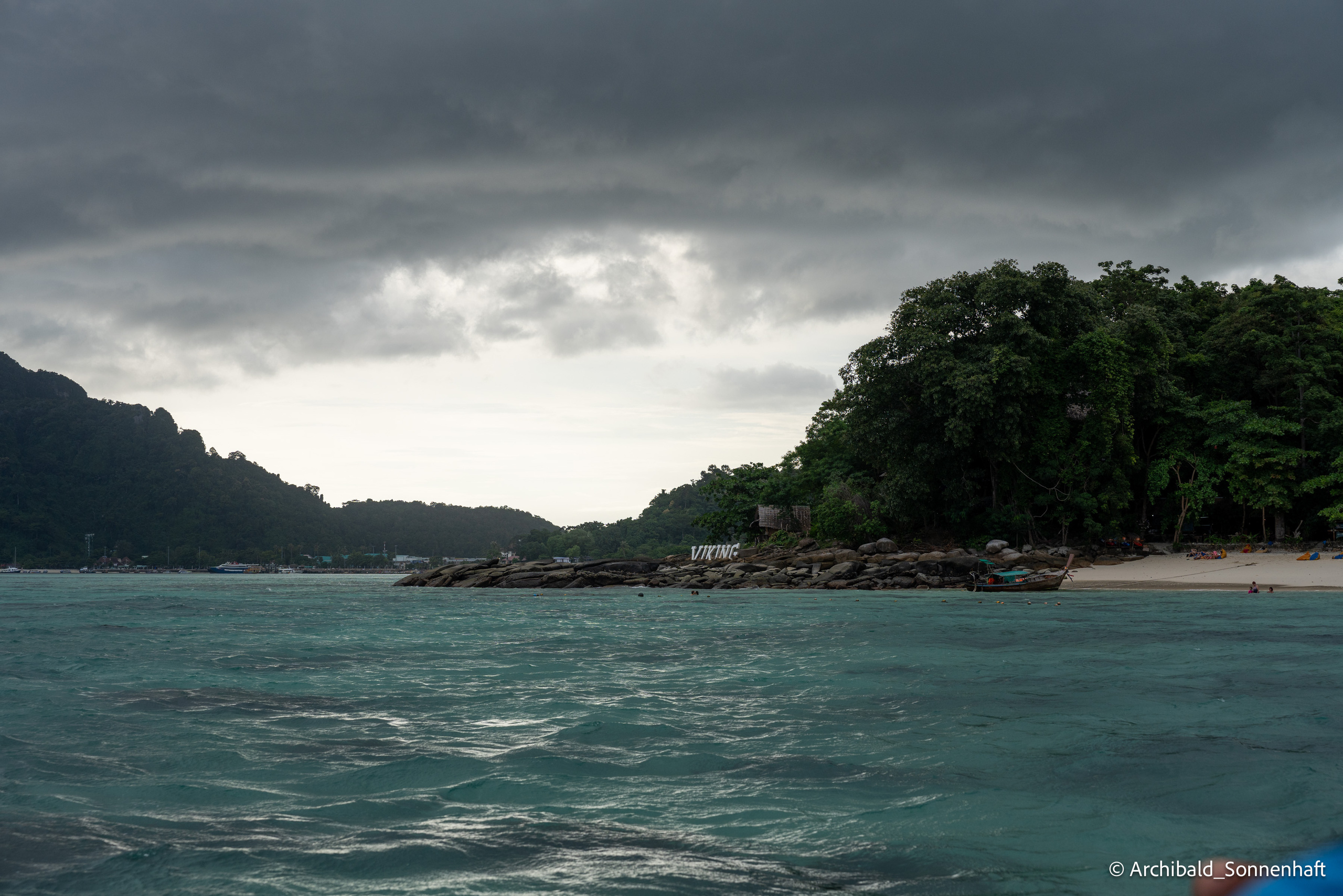 Thai Phuket to Phiphi. Photographer in Guangzhou, China. Archibald Sonnenhaft