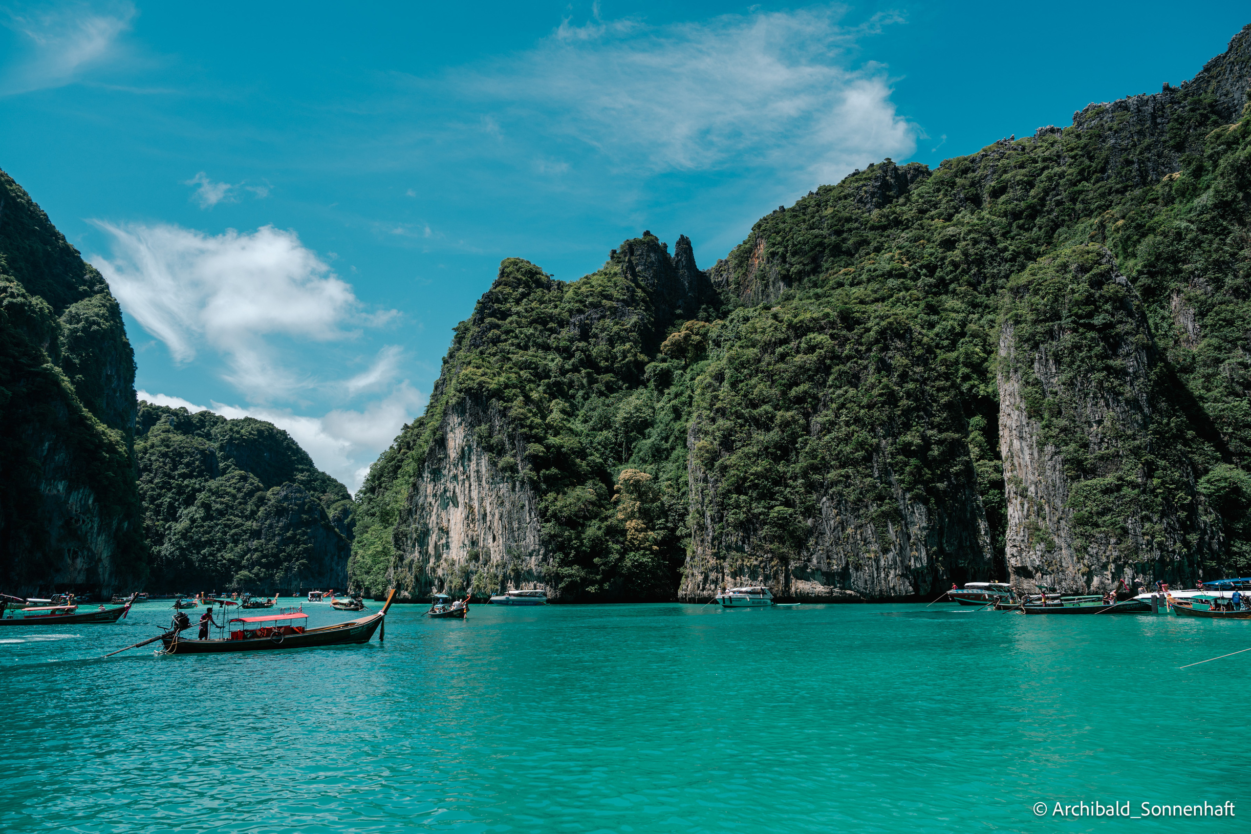 Thai, Phiphi. Photographer in Guangzhou, China. Archibald Sonnenhaft