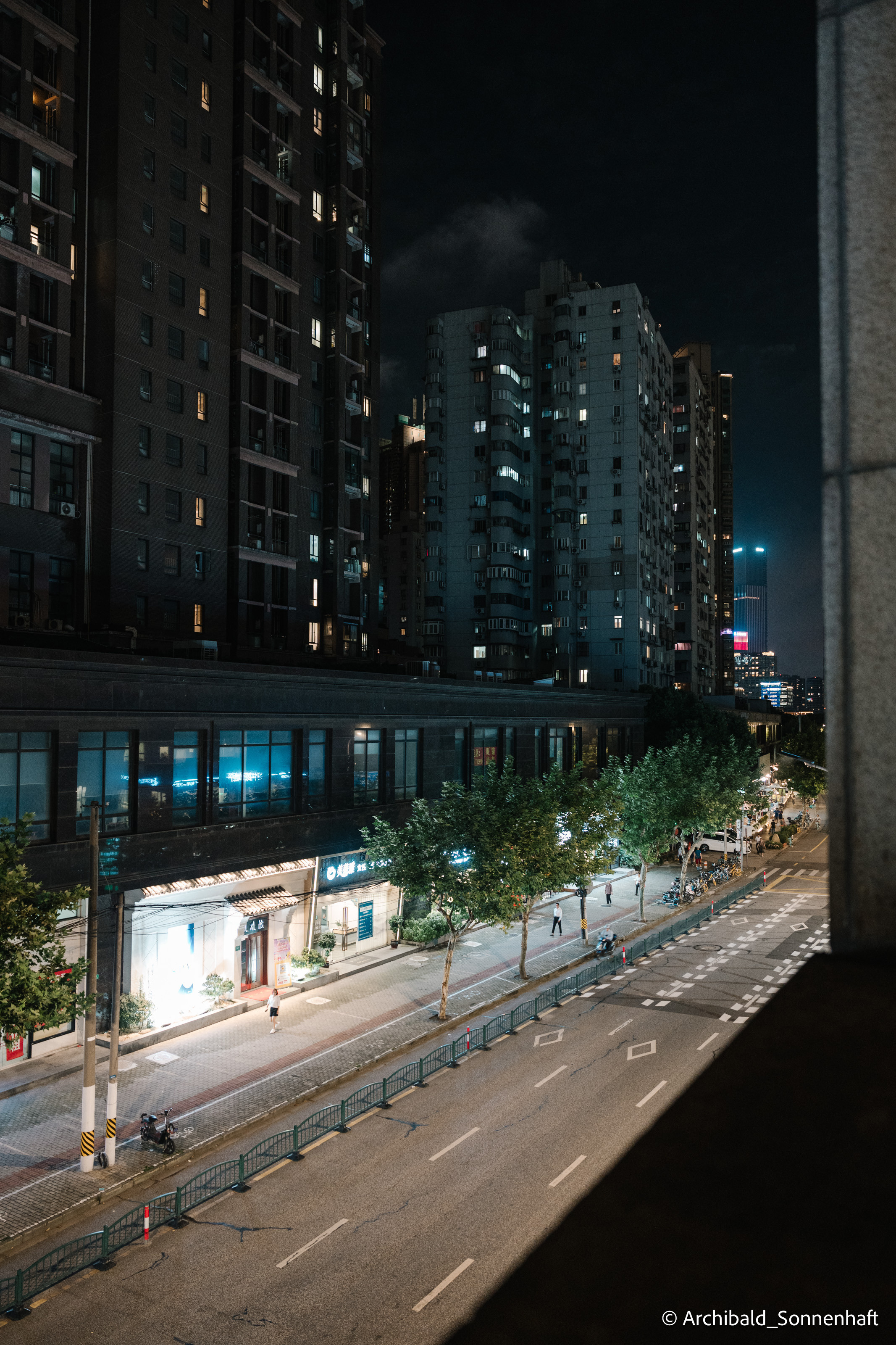 One day in Shanghai. Photographer in Guangzhou, China. Archibald Sonnenhaft