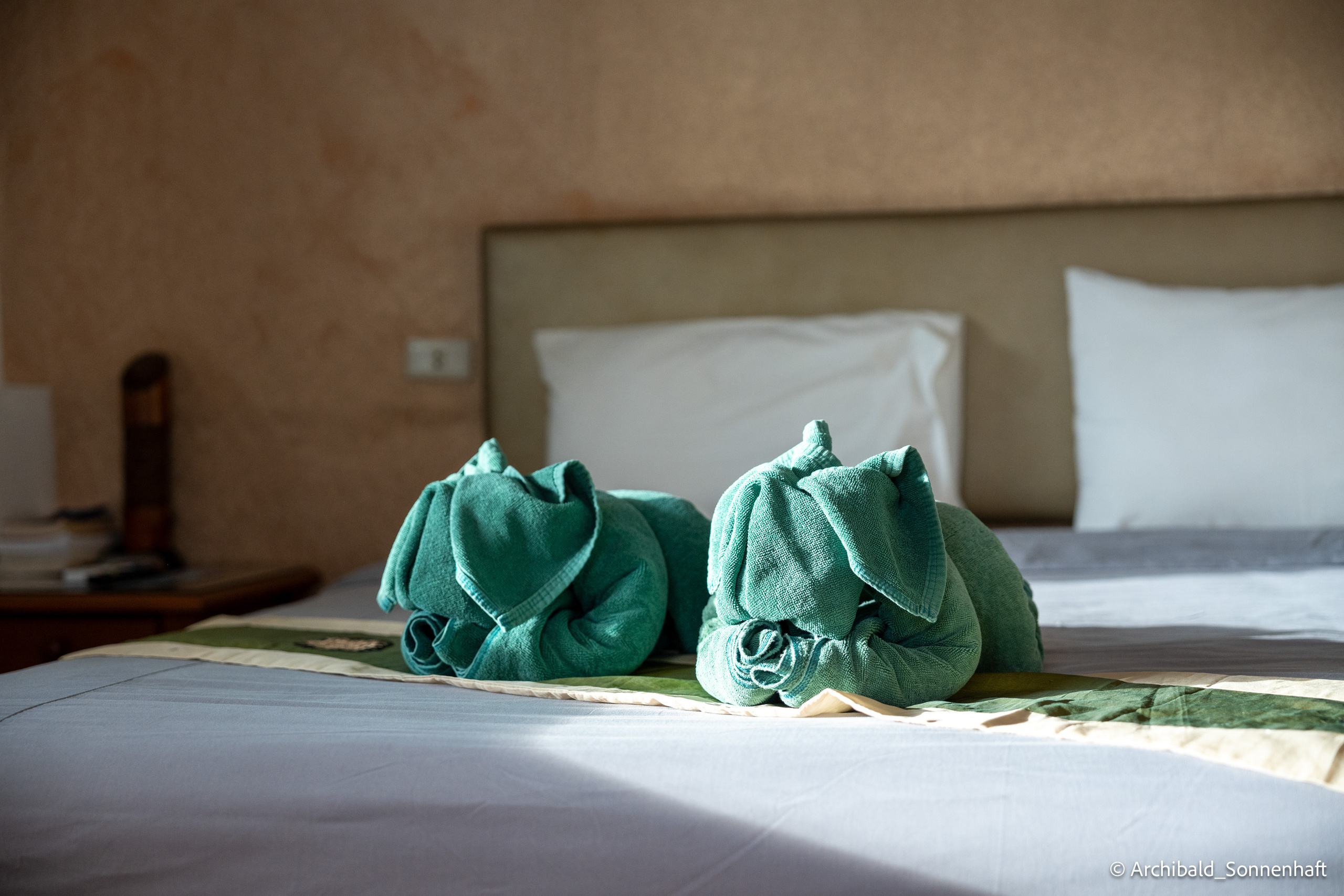 Thai Phuket to Phiphi. Photographer in Guangzhou, China. Archibald Sonnenhaft