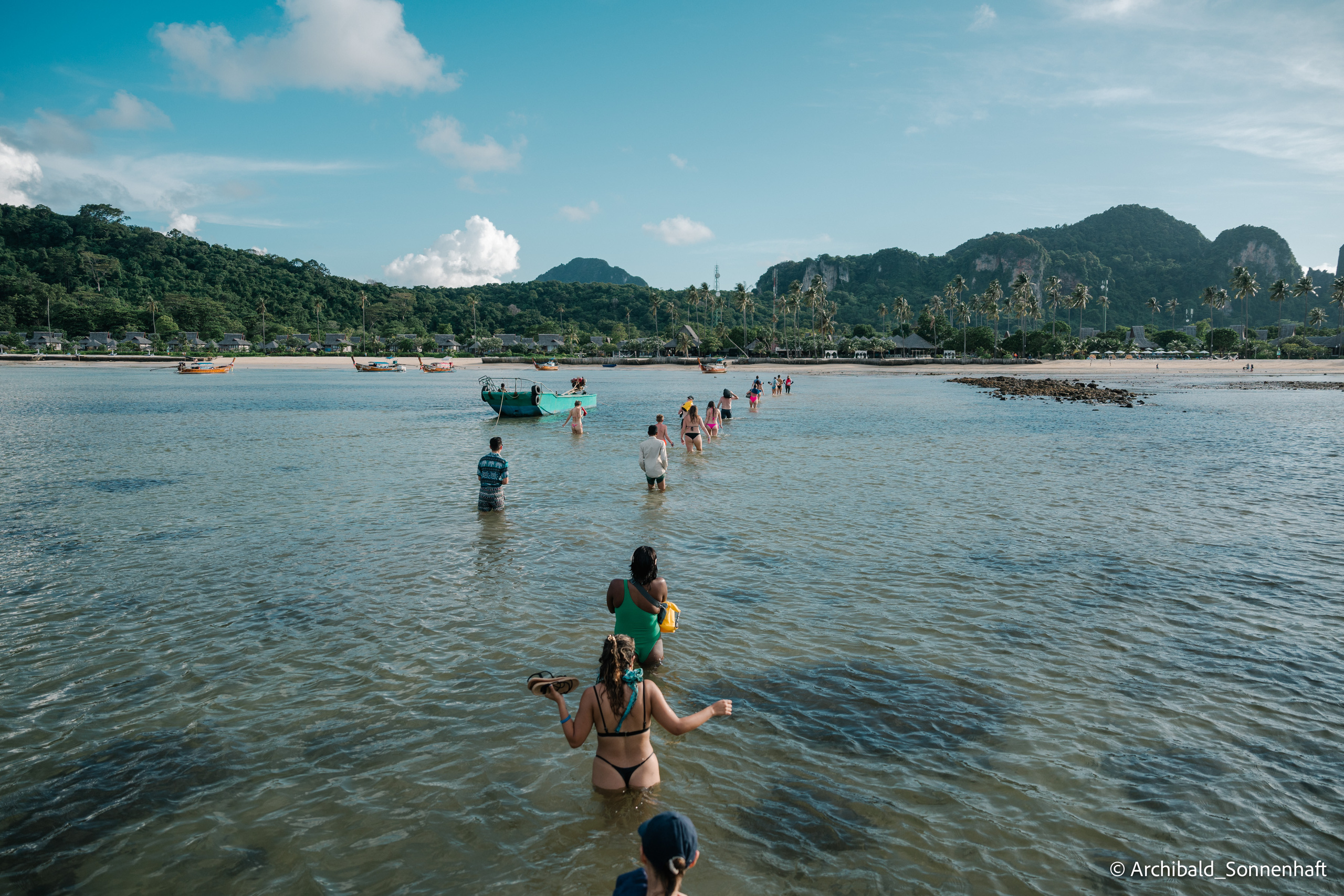 Thai, Phiphi. Photographer in Guangzhou, China. Archibald Sonnenhaft