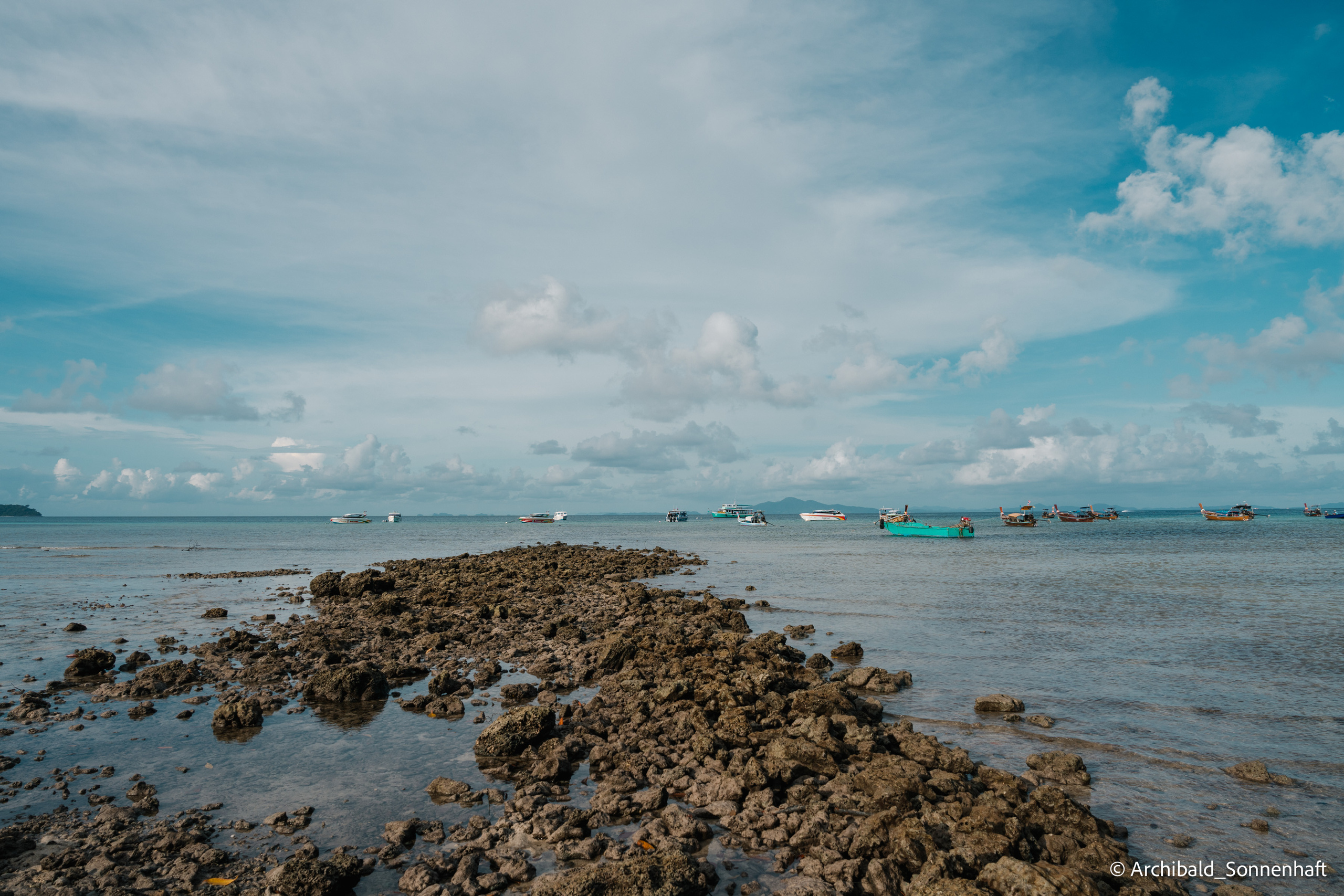 Thai, Phiphi. Photographer in Guangzhou, China. Archibald Sonnenhaft