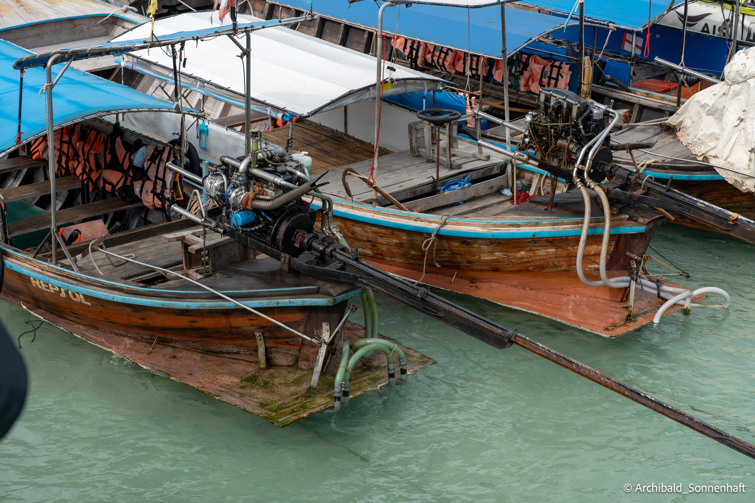 Thai Phuket to Phiphi. Photographer in Guangzhou, China. Archibald Sonnenhaft