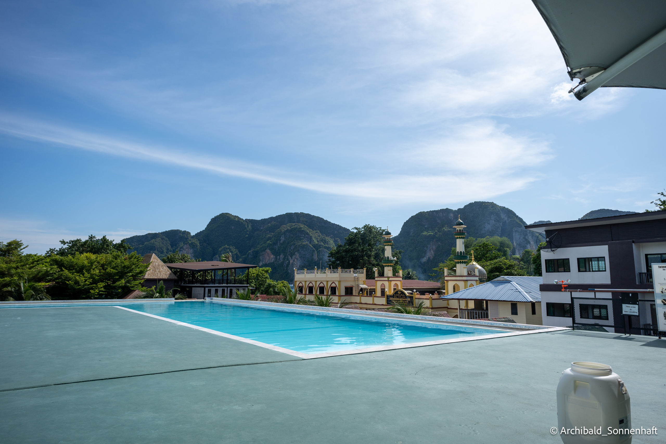 Thai, Phiphi. Photographer in Guangzhou, China. Archibald Sonnenhaft