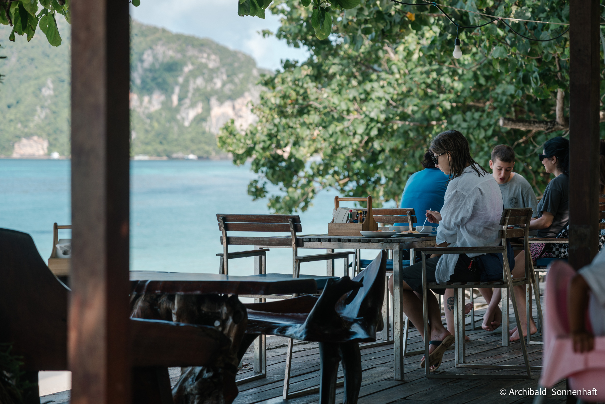 Thai, Phiphi. Photographer in Guangzhou, China. Archibald Sonnenhaft