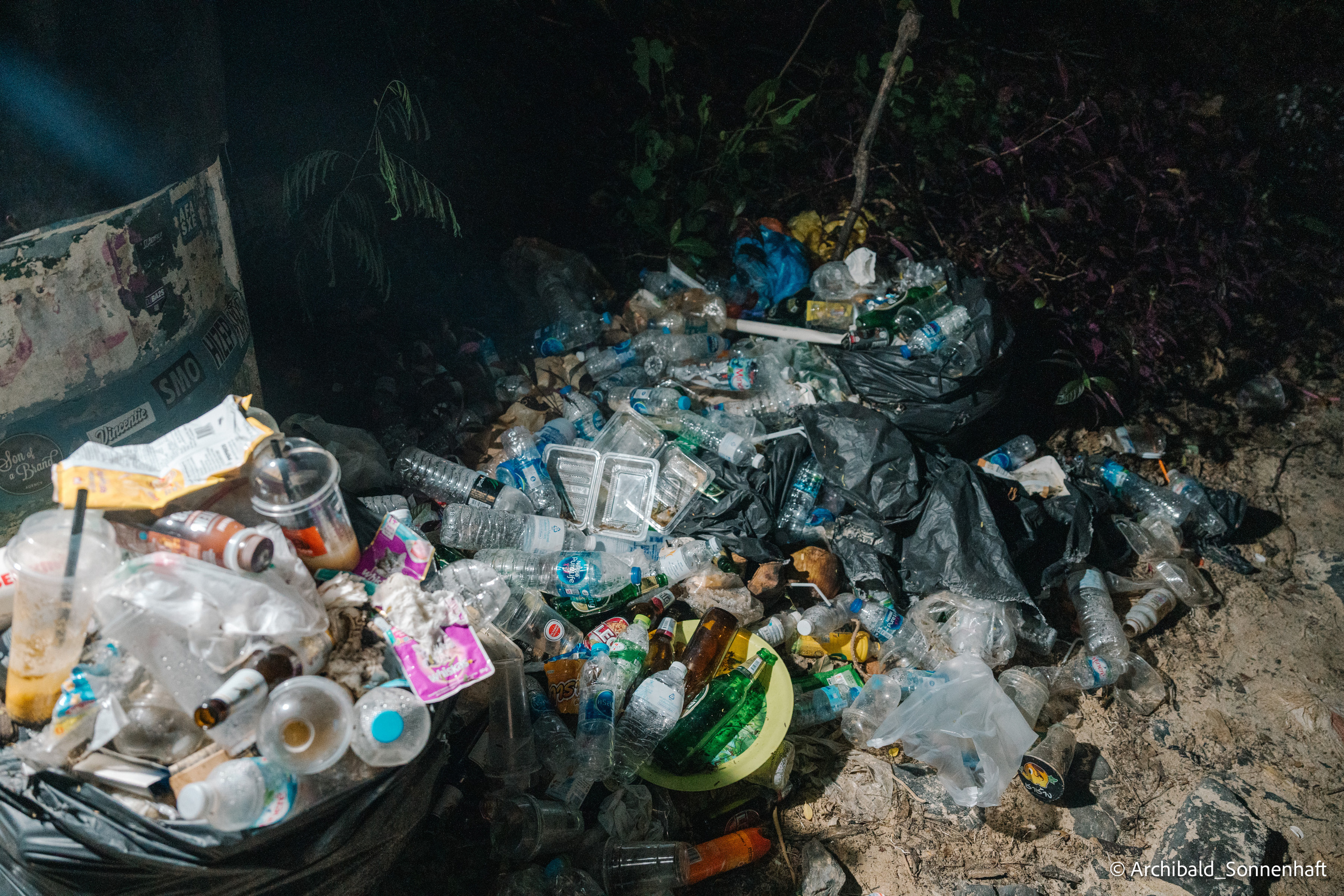 Thai, Phiphi. Photographer in Guangzhou, China. Archibald Sonnenhaft