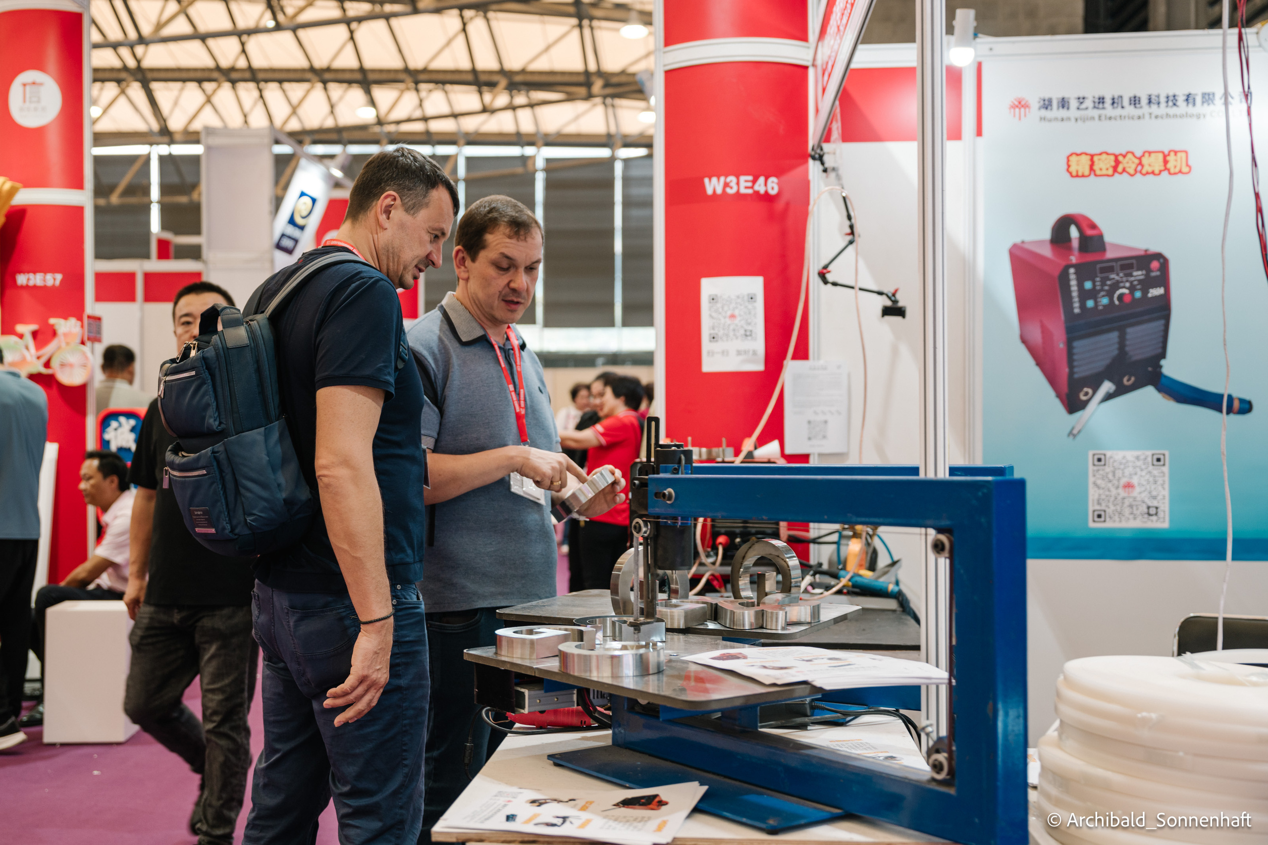One day in Shanghai. Photographer in Guangzhou, China. Archibald Sonnenhaft