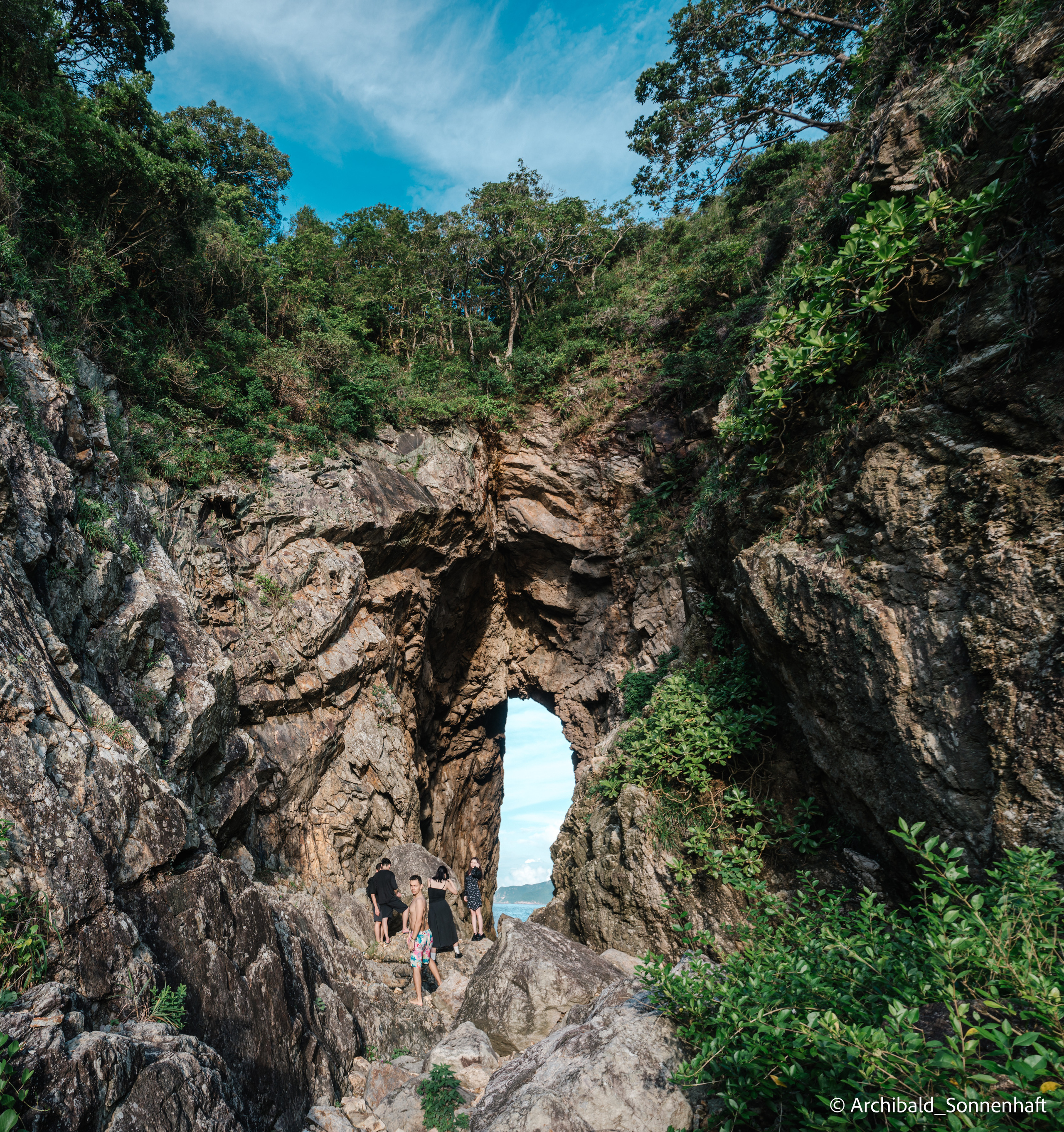 Dongchong. Photographer in Guangzhou, China. Archibald Sonnenhaft