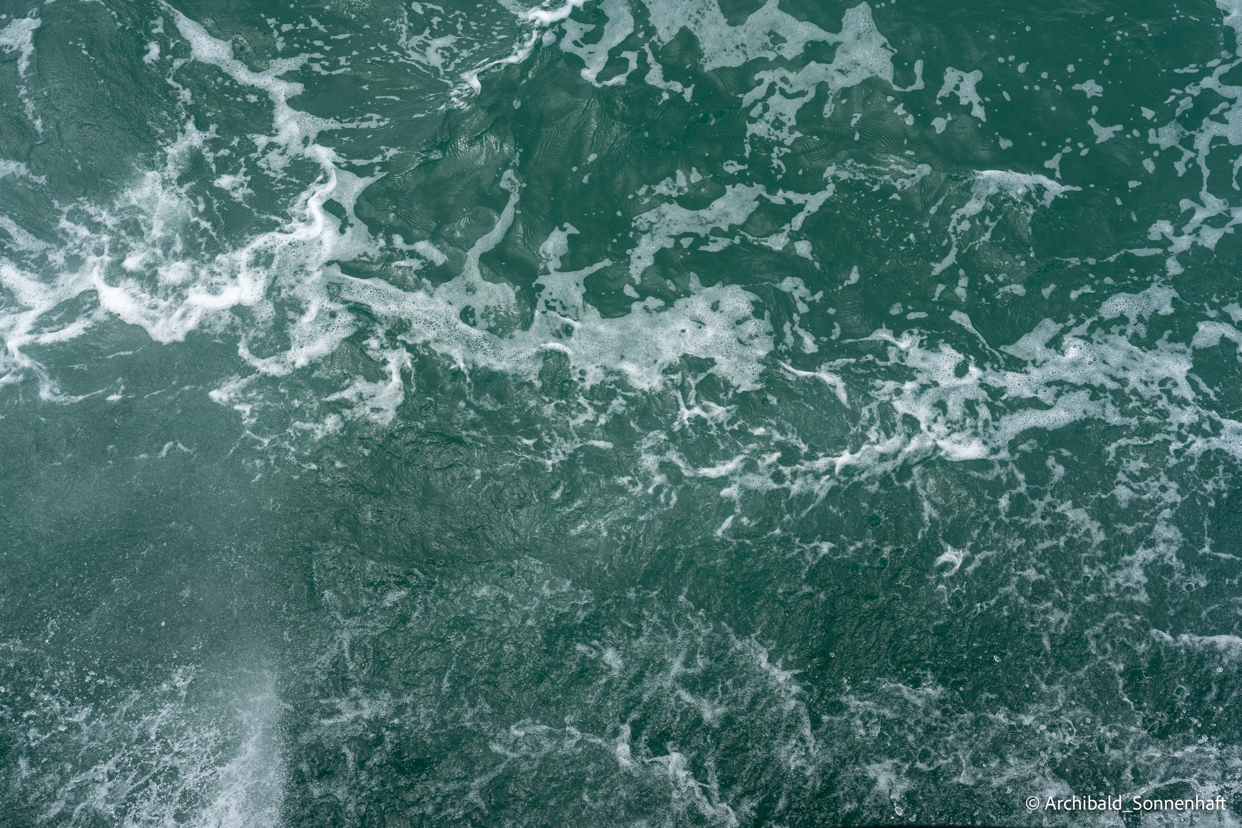 Thai Phuket to Phiphi. Photographer in Guangzhou, China. Archibald Sonnenhaft