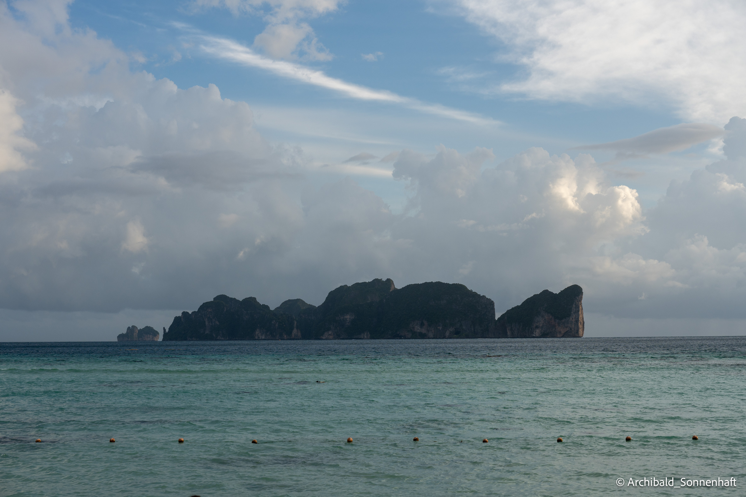 Thai Phuket to Phiphi. Photographer in Guangzhou, China. Archibald Sonnenhaft