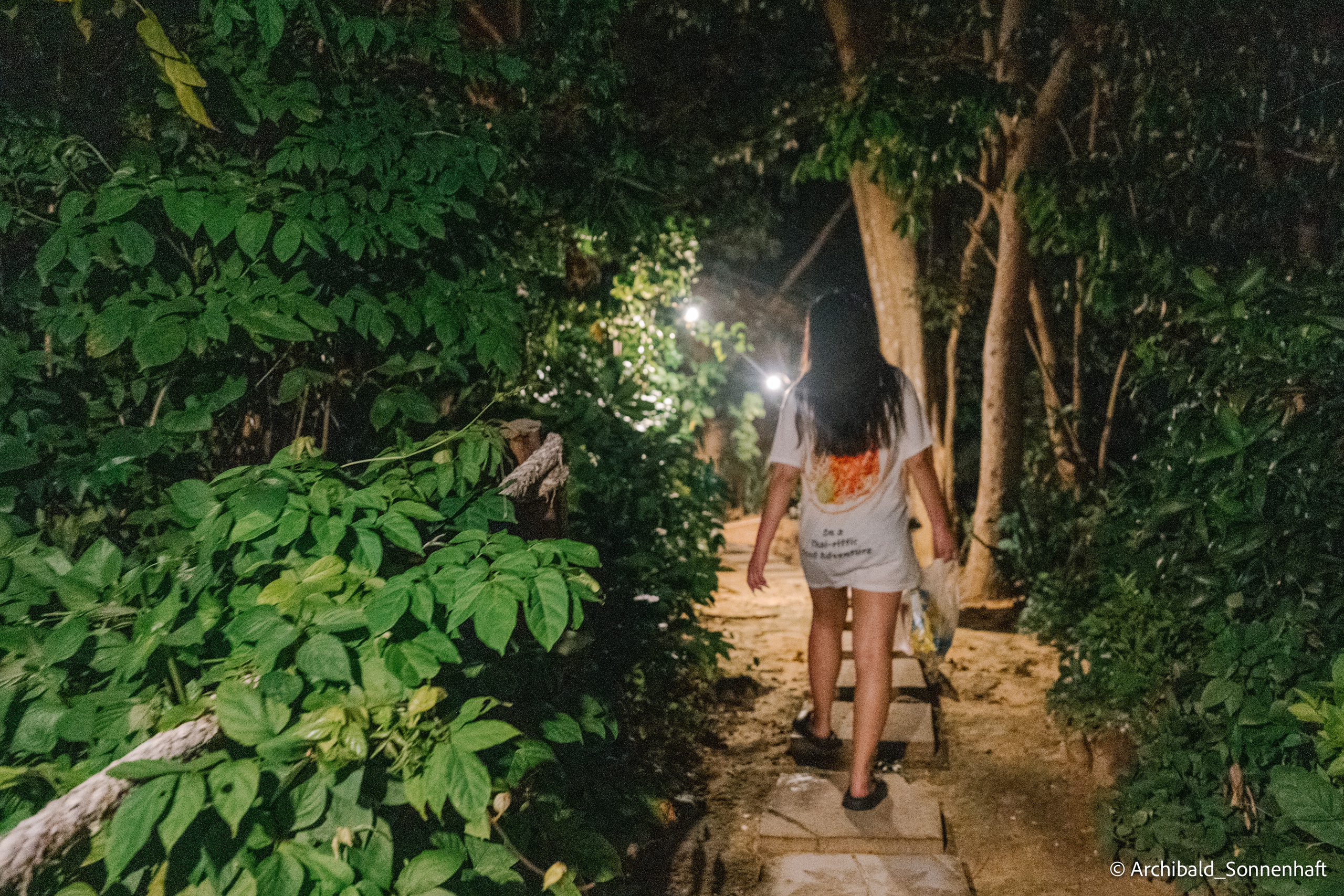 Thai, Phiphi. Photographer in Guangzhou, China. Archibald Sonnenhaft