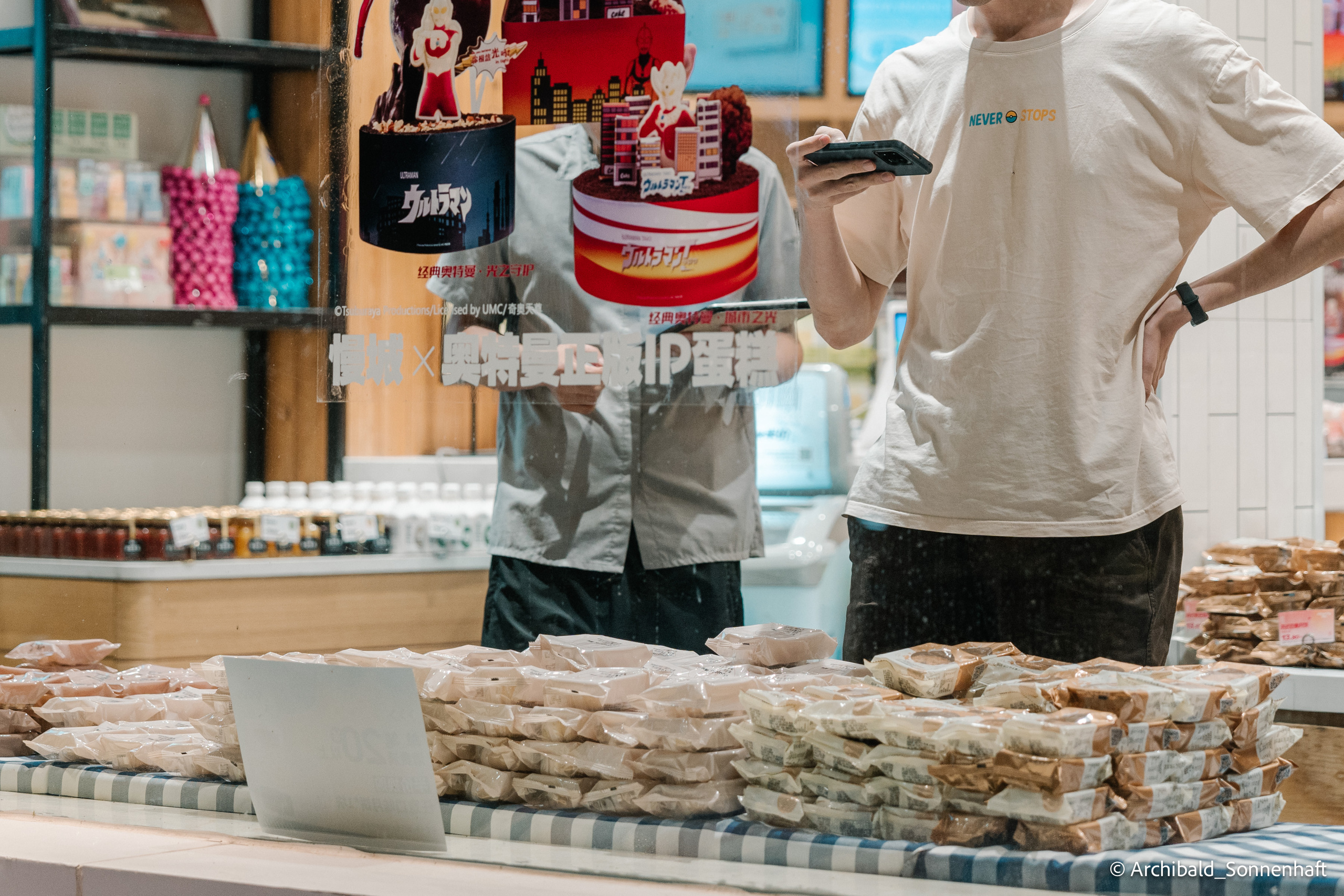 Yuebing day. Photographer in Guangzhou, China. Archibald Sonnenhaft