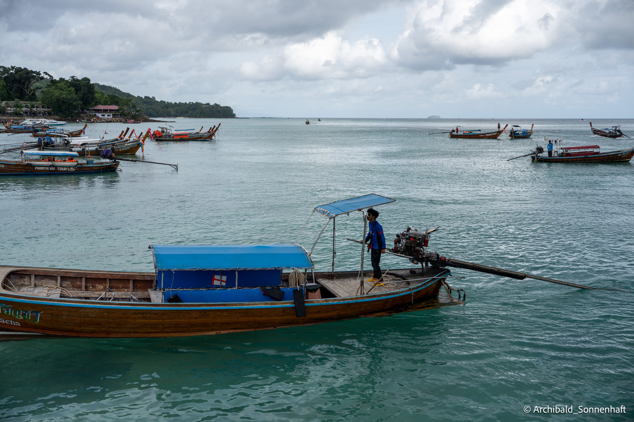 Thai Phuket to Phiphi. Photographer in Guangzhou, China. Archibald Sonnenhaft
