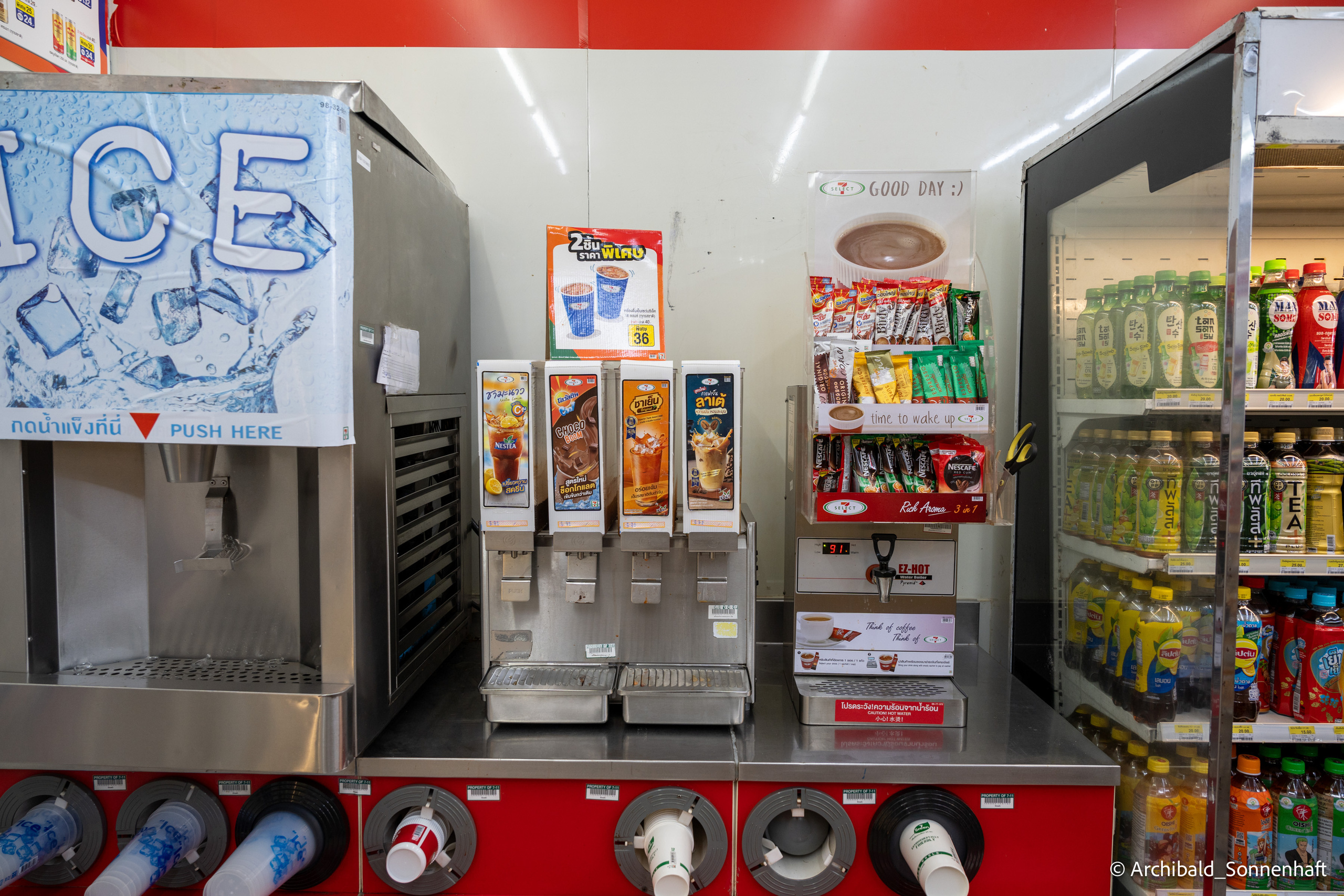 Thai Phuket to Phiphi. Photographer in Guangzhou, China. Archibald Sonnenhaft