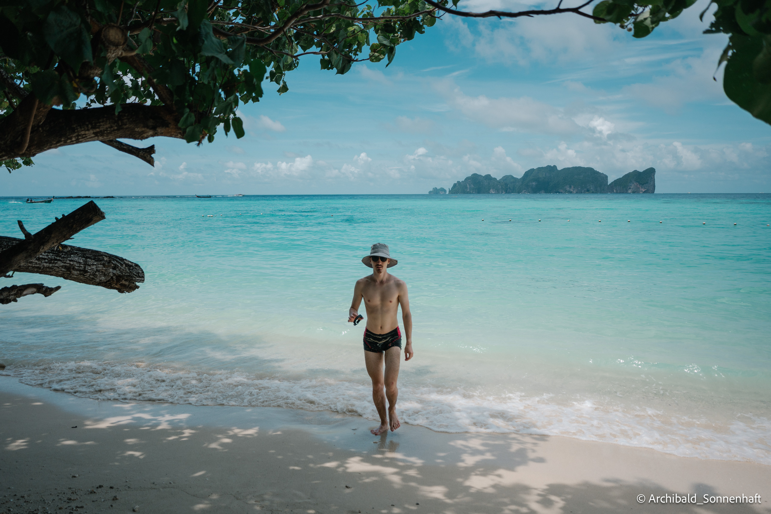 Thai, Phiphi. Photographer in Guangzhou, China. Archibald Sonnenhaft