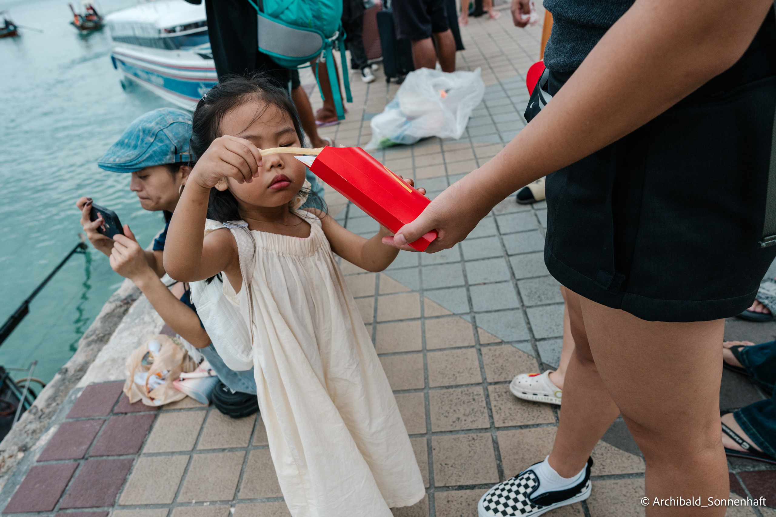 Thai Phuket to Phiphi. Photographer in Guangzhou, China. Archibald Sonnenhaft