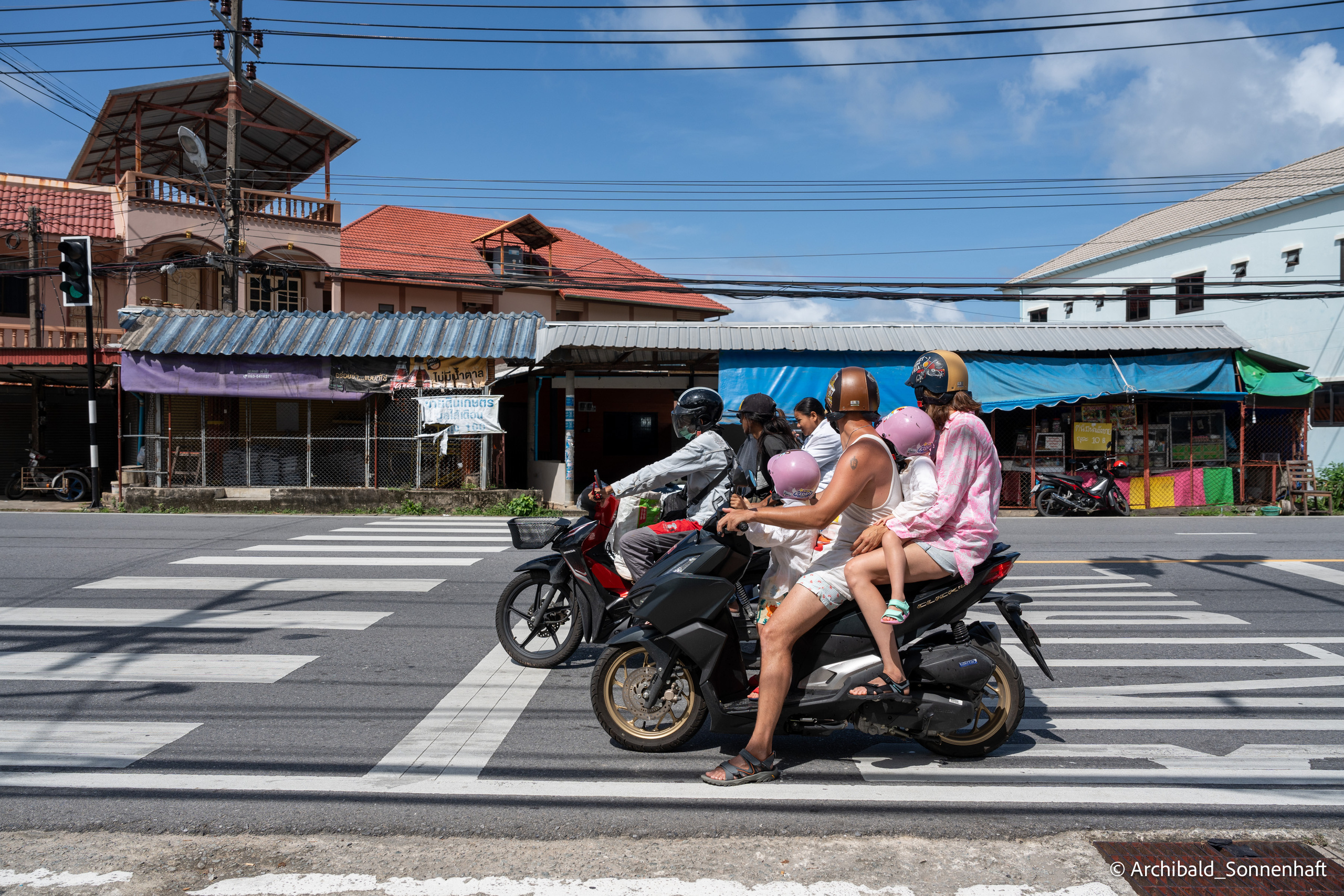 Thai Phuket to Phiphi. Photographer in Guangzhou, China. Archibald Sonnenhaft