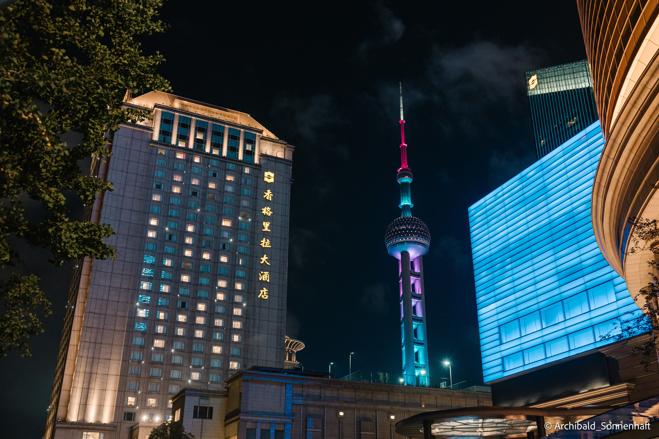 One day in Shanghai. Photographer in Guangzhou, China. Archibald Sonnenhaft