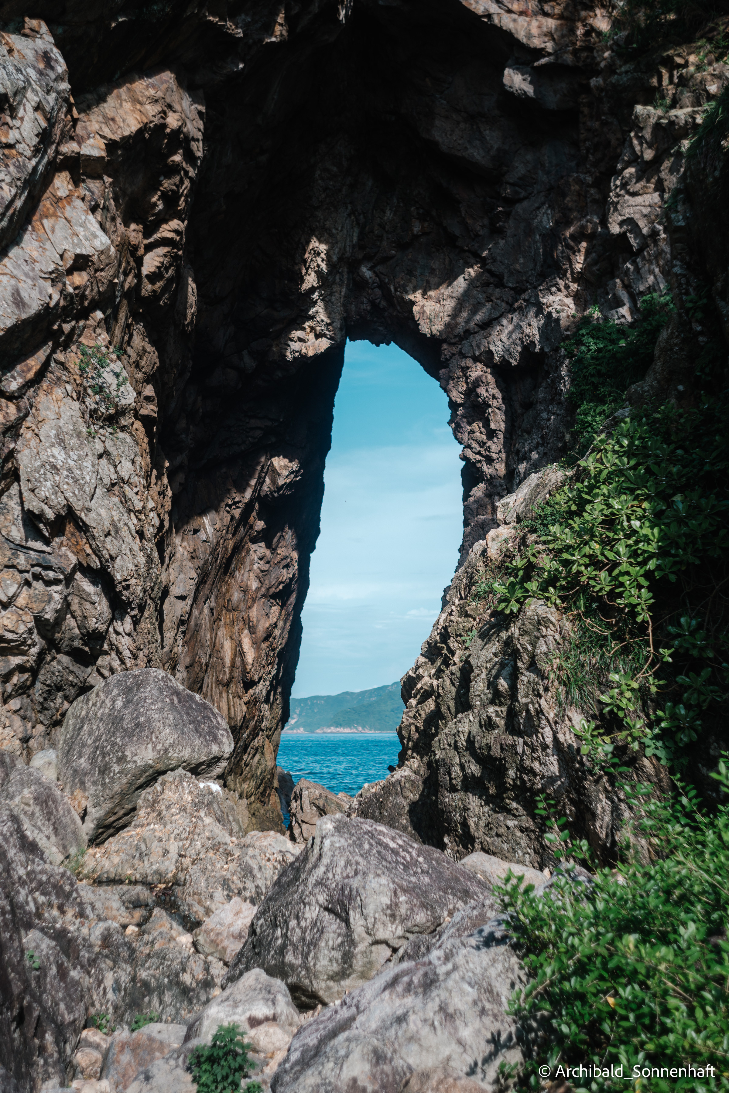 Dongchong. Photographer in Guangzhou, China. Archibald Sonnenhaft