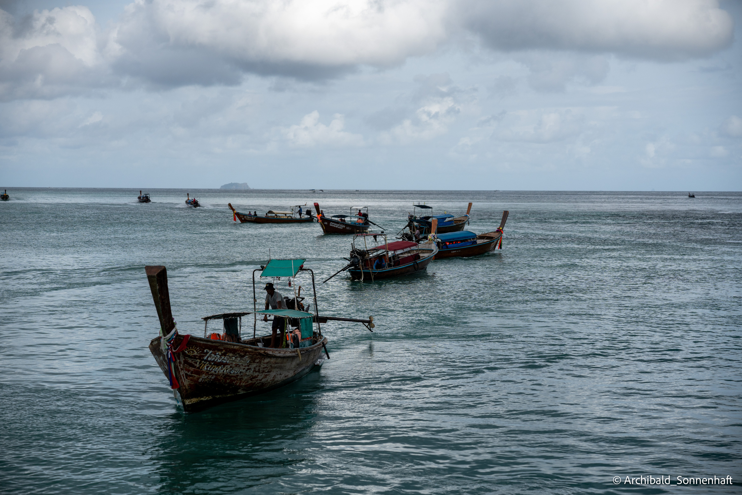 Thai Phuket to Phiphi. Photographer in Guangzhou, China. Archibald Sonnenhaft