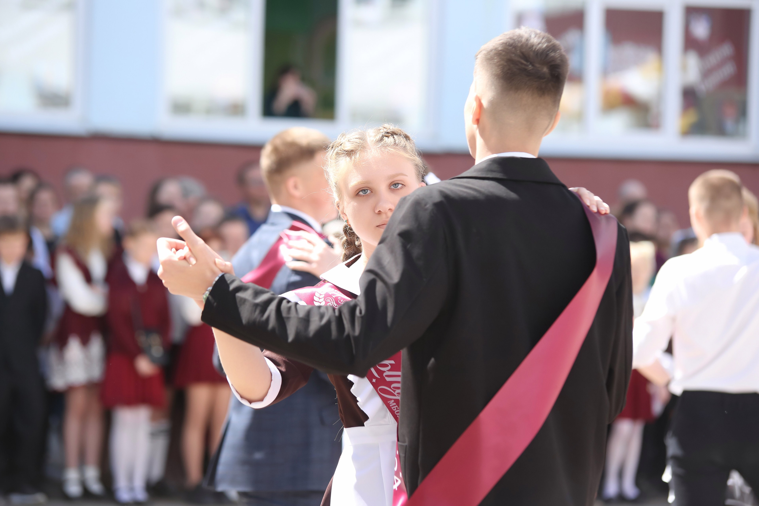 ЛИНЕЙКА «ПОСЛЕДНИЙ ЗВОНОК» 9 ШКОЛА 2024 г МЦЕНСК. ТВОЙ АЛЬБОМ / ТВОИ ПРАВИЛА