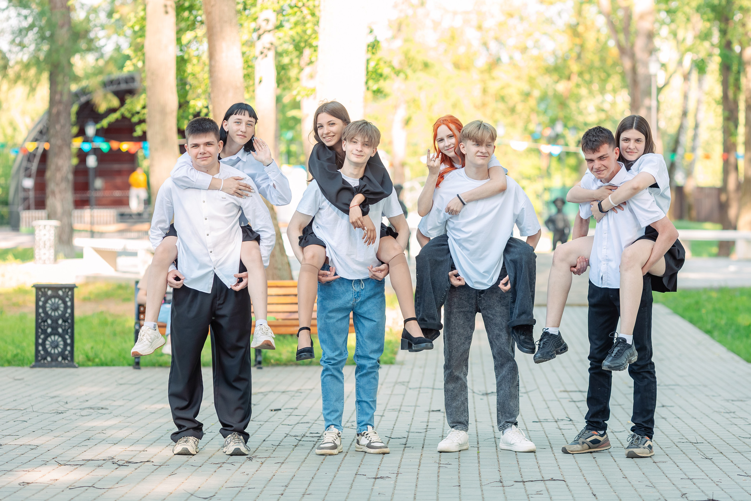 Позирование группы. Выпускные альбомы для детского сада и школы