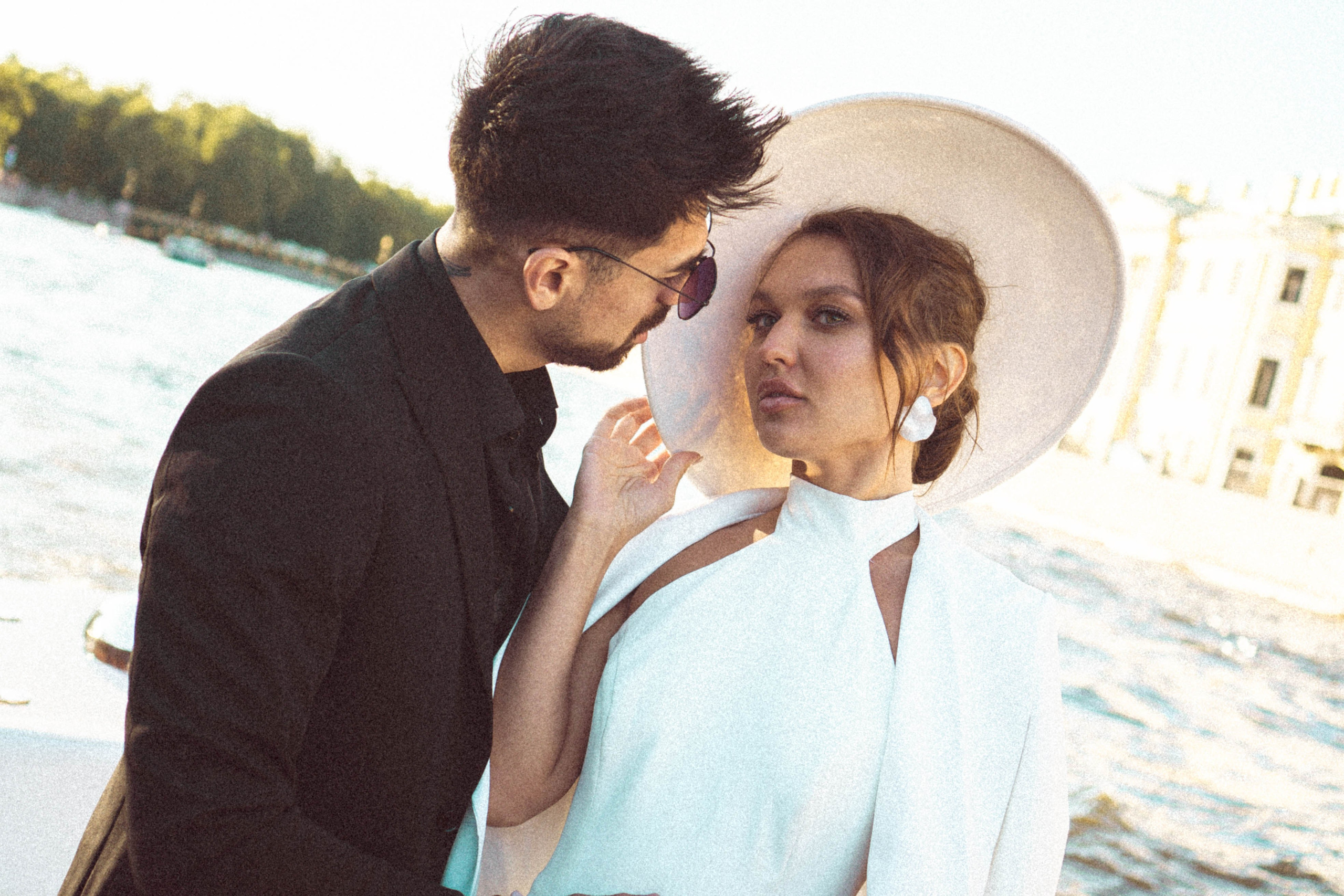 СВАДЕНБНАЯ СЬЕМКА НА КАТЕРЕ ПО КАНАЛАМ САНКТ-ПЕТЕРБУРГА И В АКВАТОРИИ НЕВЫ. Профессиональный фотограф, Санкт-Петербург — Виктория Богомолова