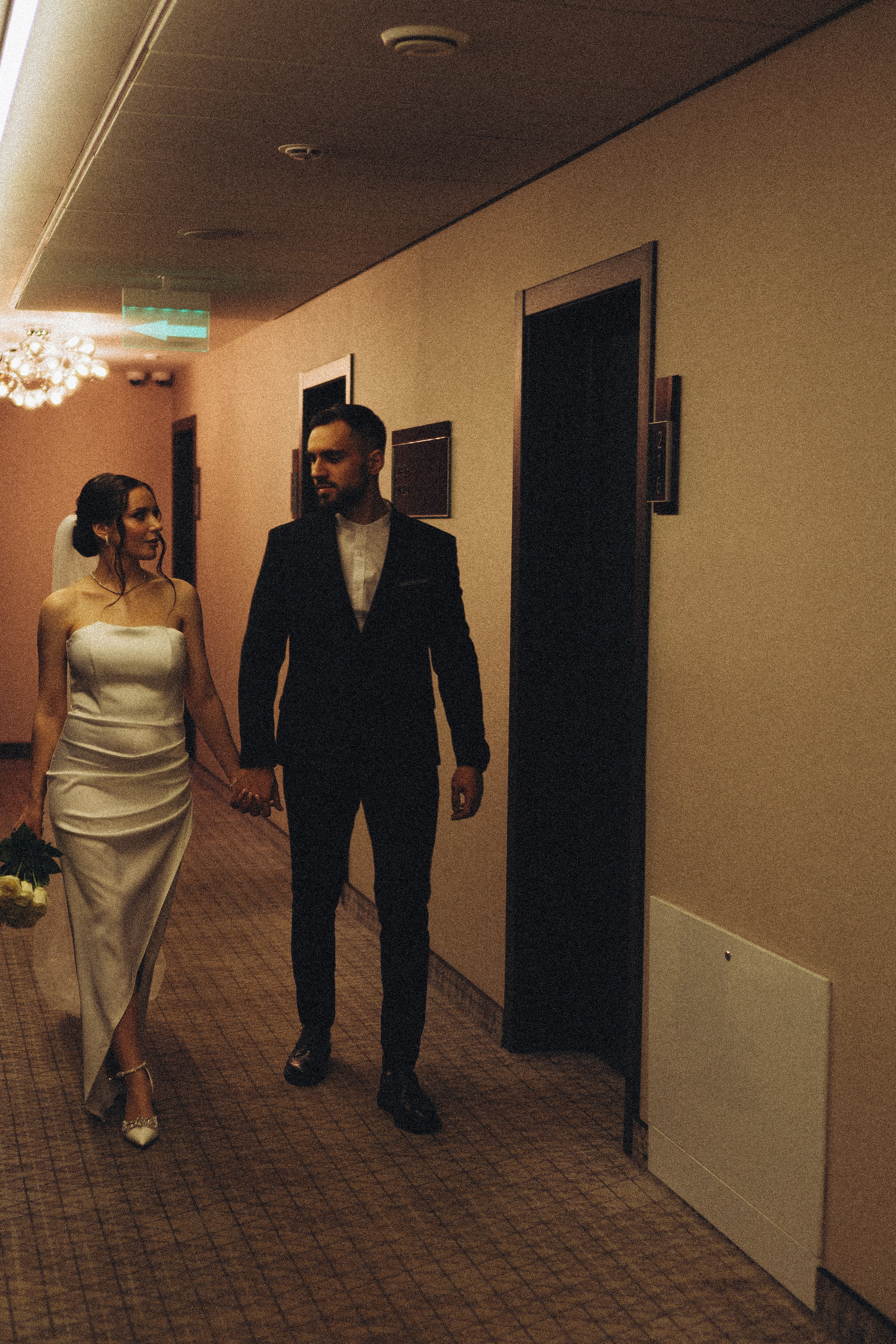 СВАДЕБНАЯ СЬЕМКА СБОРОВ ЖЕНИХА И НЕВЕСТЫ В ОТЕЛЕ И ТАКЖЕ ФОТОСЕССИИЯ В ОТЕЛЕЕ МЕГАПОЛИС БРЯНСК. Профессиональный фотограф, Санкт-Петербург — Виктория Богомолова