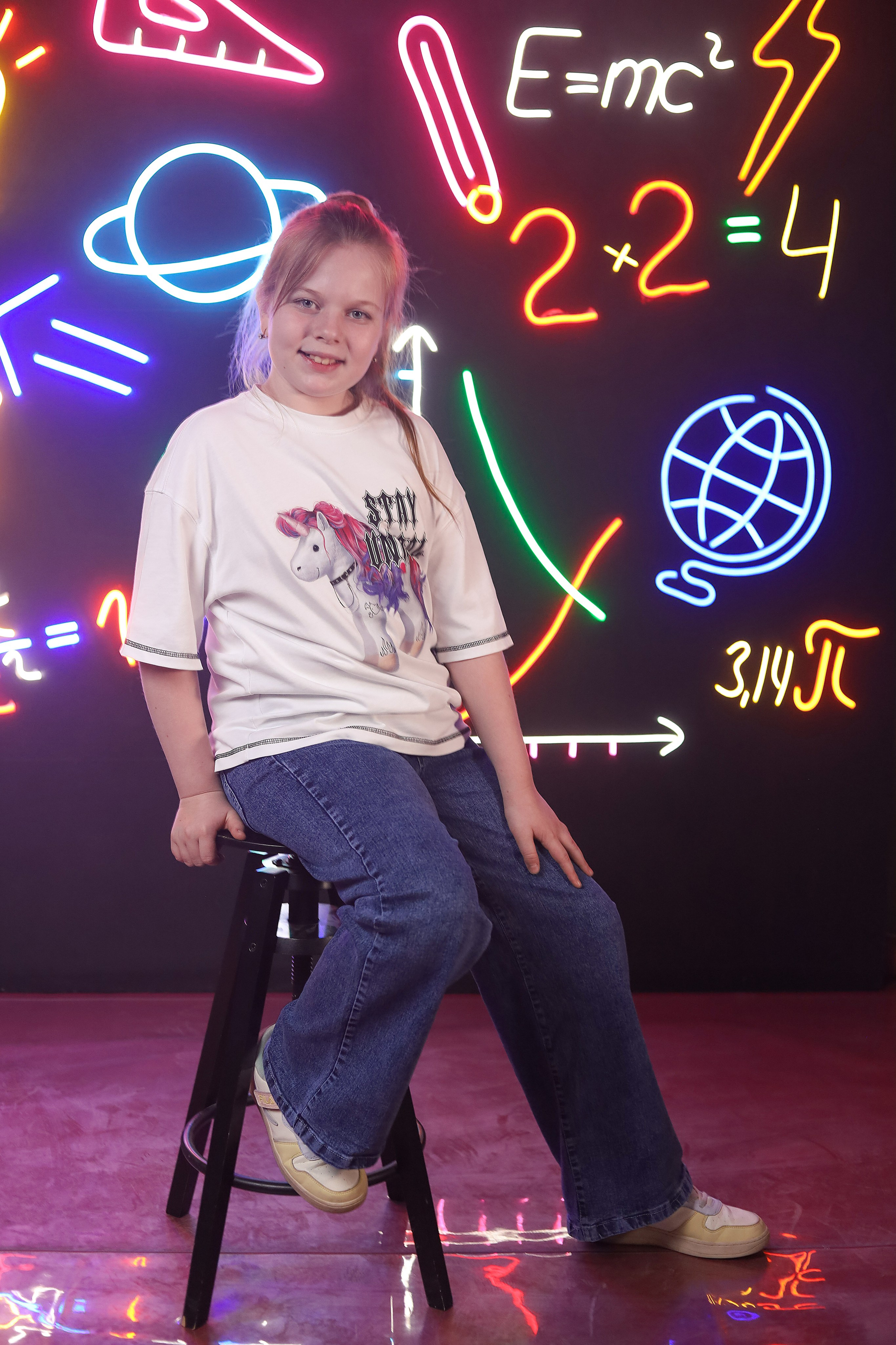 Выпускной альбом "Неон". Выпускные альбомы в Тюмени для школ, садов, вузов спортивных секций