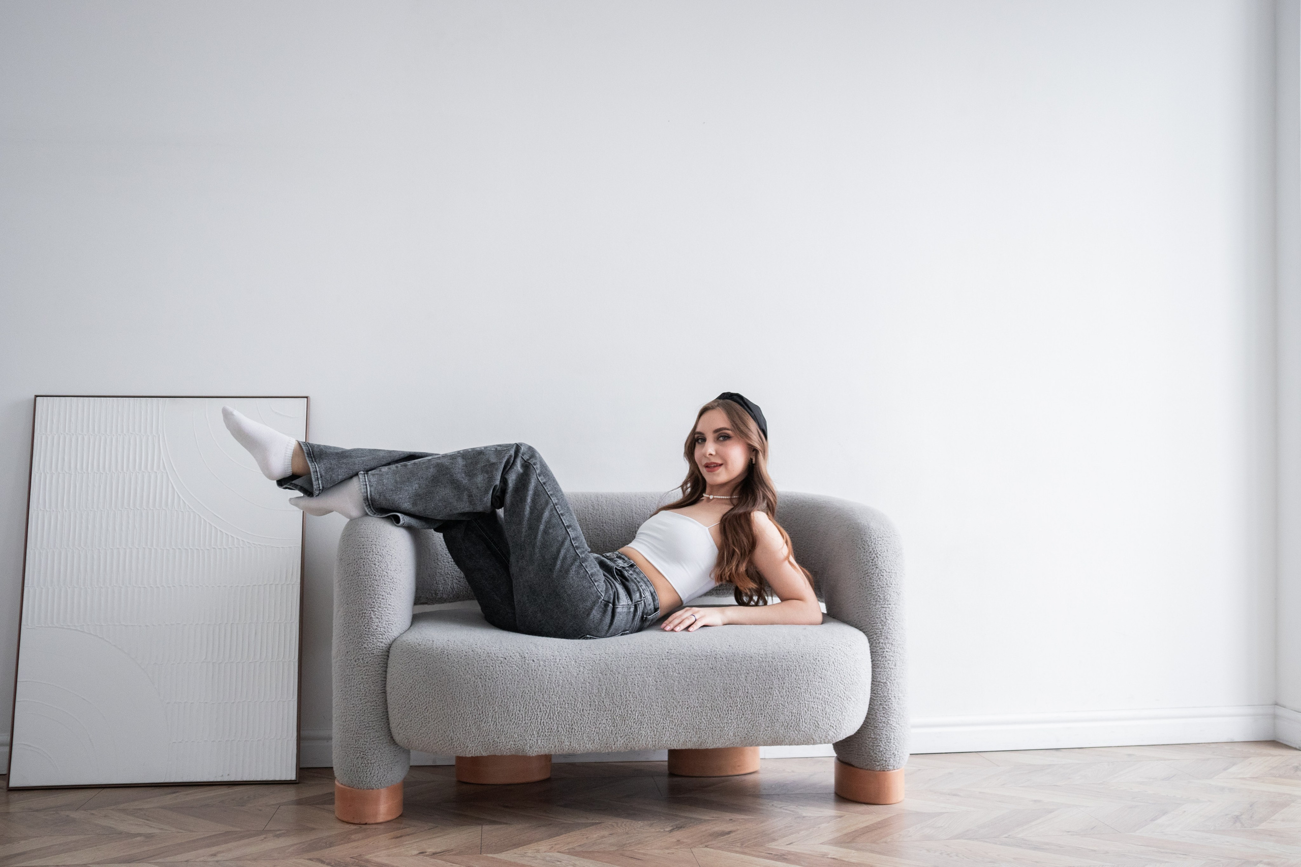 Индивидуальная студийная фотосессия девушки в двух образах в городе Томск