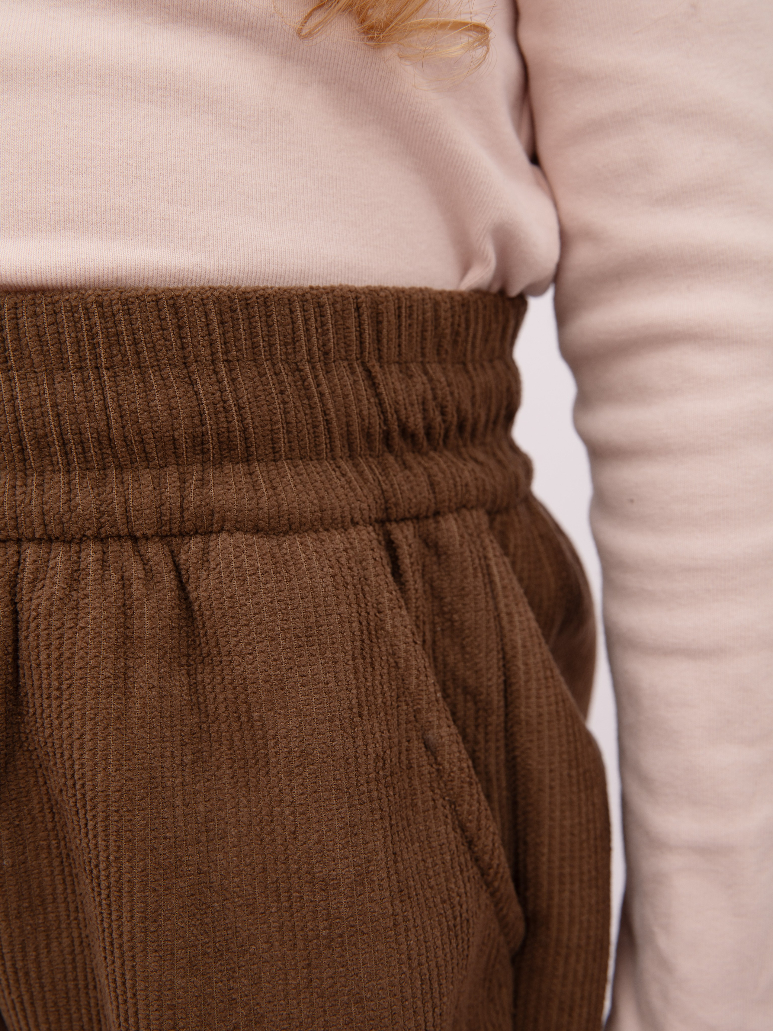 Детские брюки. Фотостудия предметной и модельной съёмки для маркетплейсов