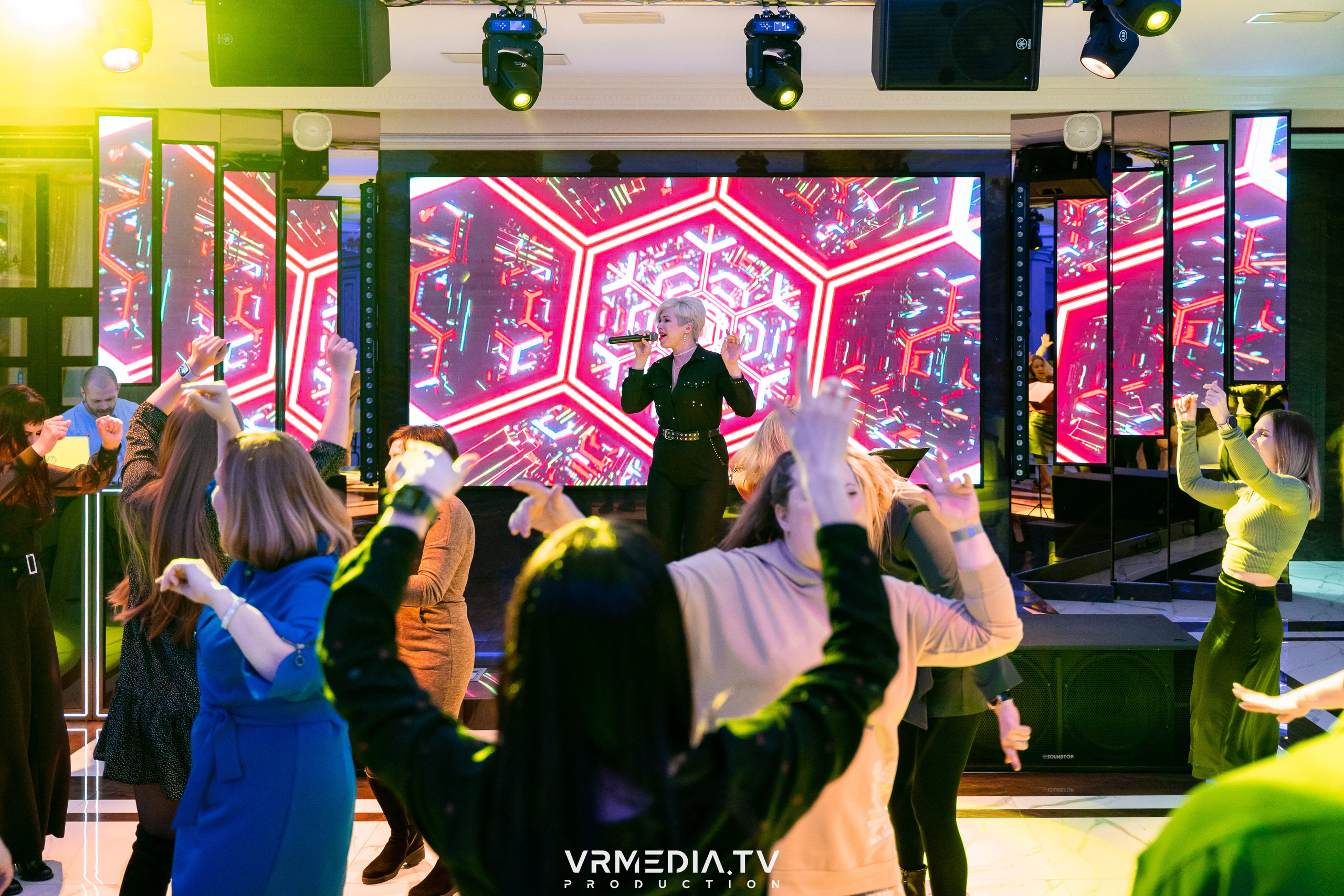 Международный женский день в ресторане «Лазурный берег»