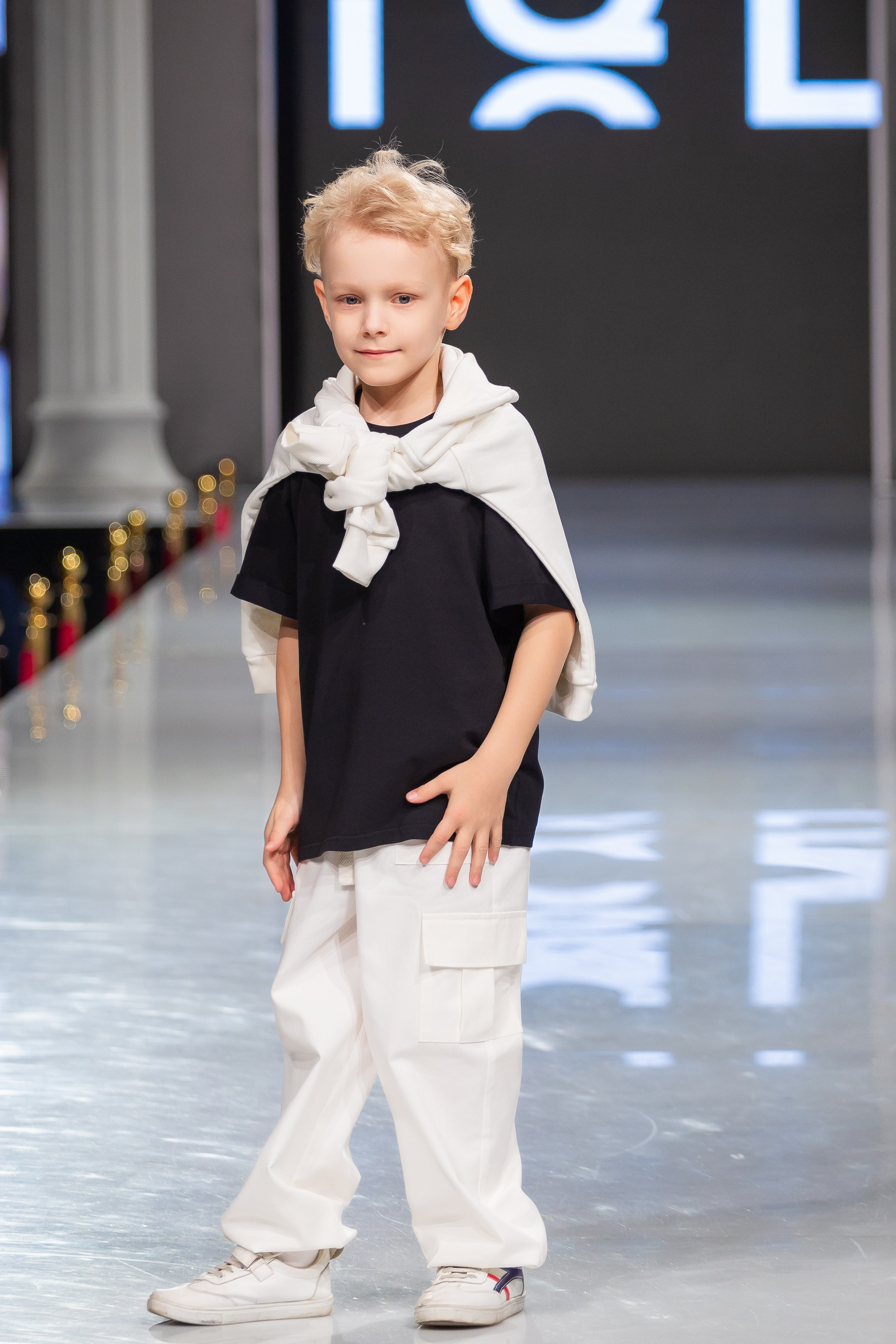 Estet Fashion Week. Photomantis