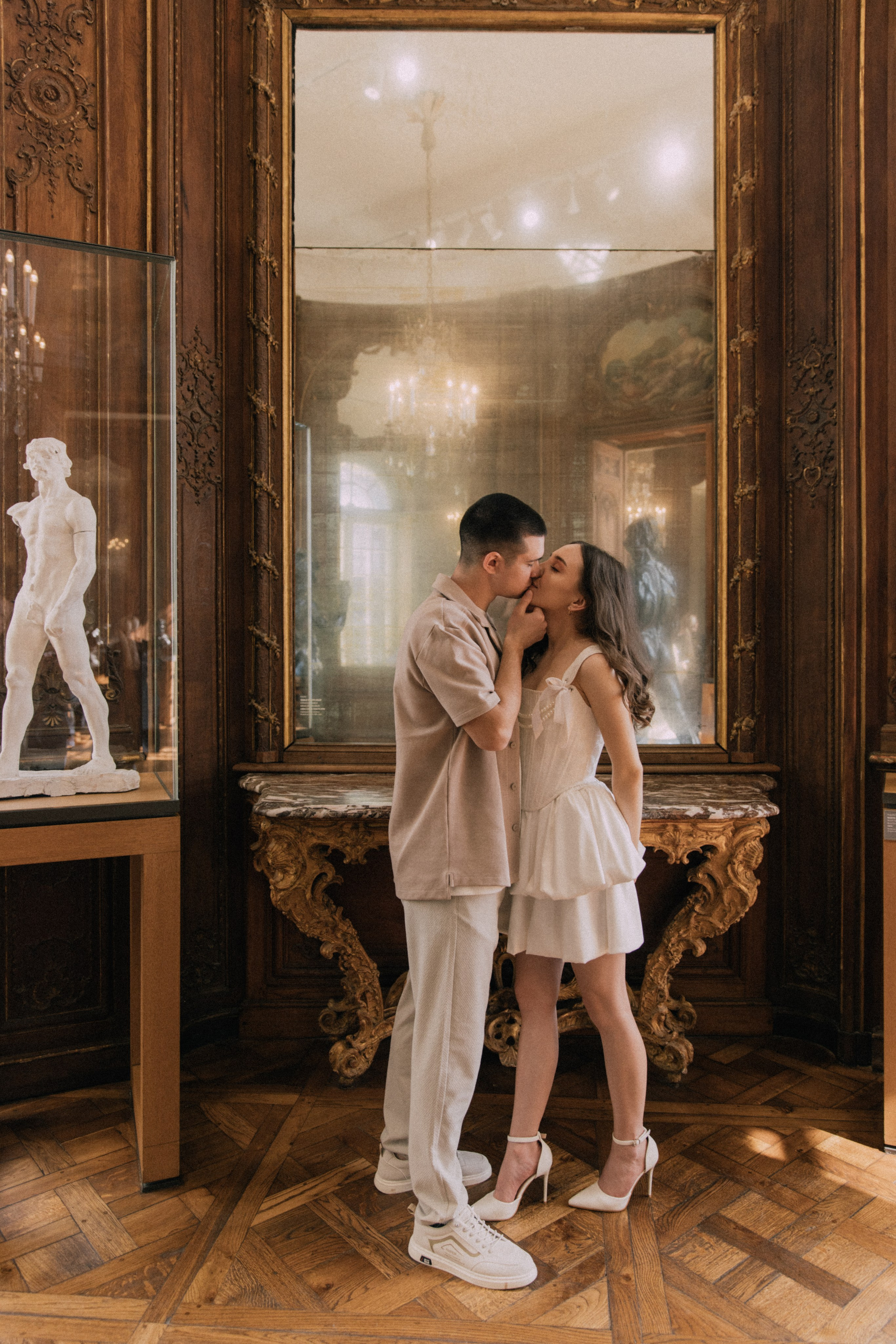 Love is a masterpiece. Photographer in Paris