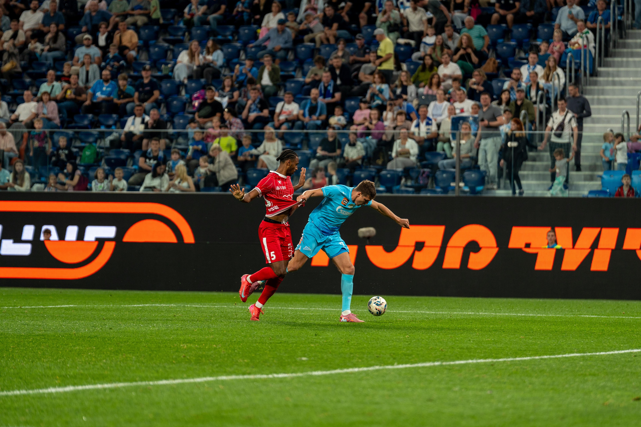 Спортивный фотограф Санкт-Петербург снимает матч «Зенит»–«Сьон»