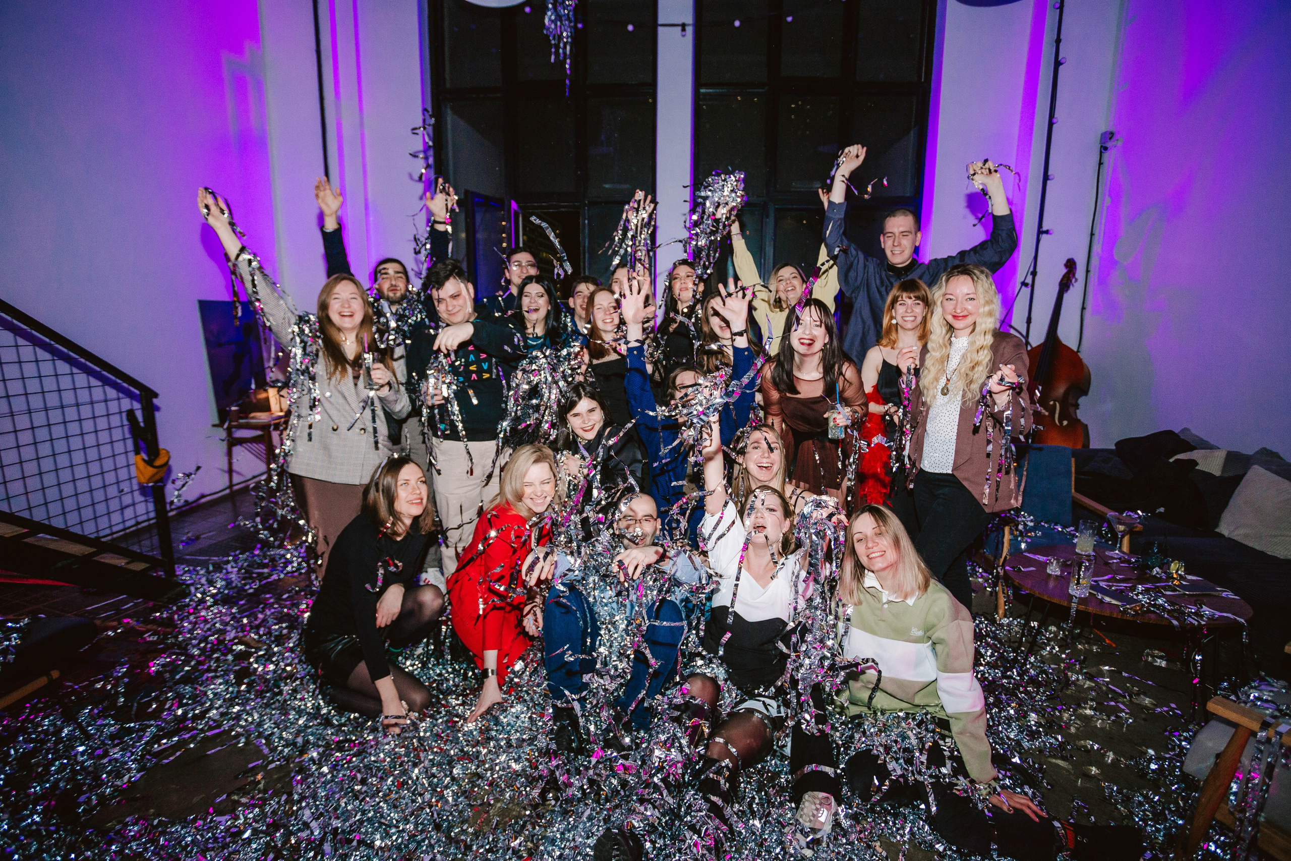 МЕНЯ ПОВСЮДУ ОКРУЖАЕШЬ ТЫ