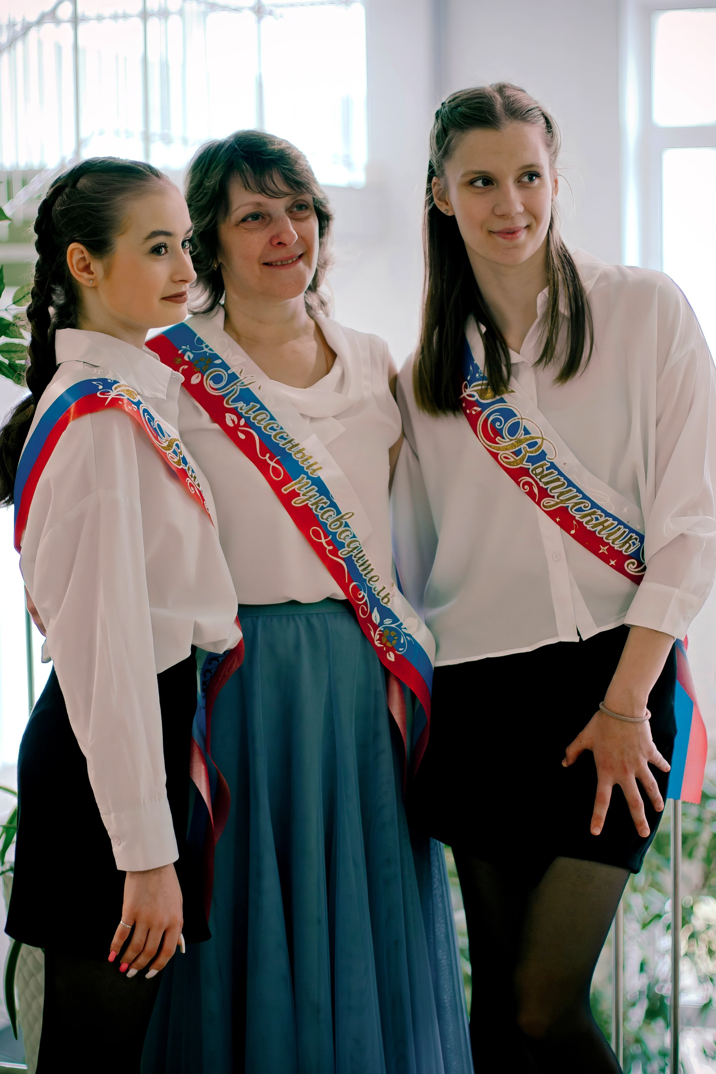 Май. Школа. Последний звонок. Александра, фотограф. Москва и выезды. Снимаю не просто образы — возвращаю ощущение себя через кадр
