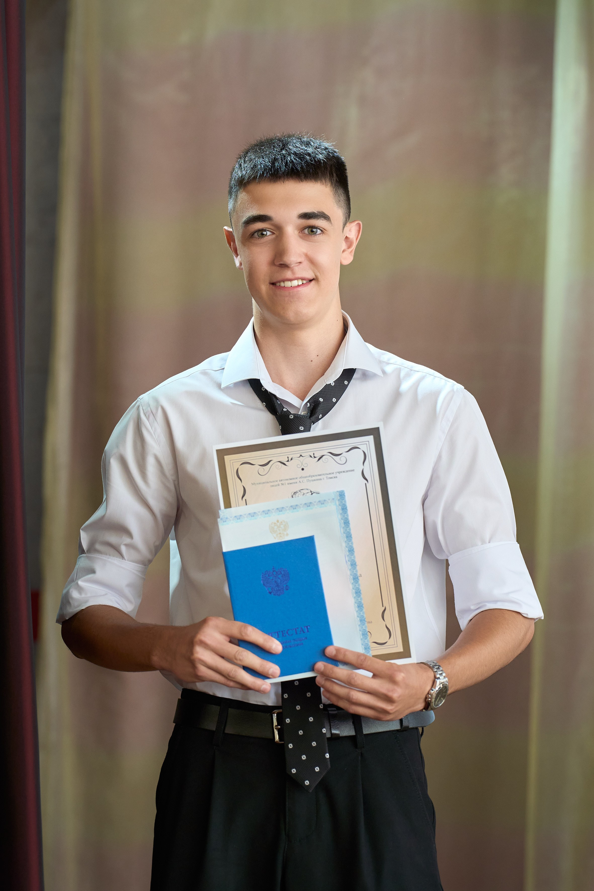Вручение аттестатов 11 класс. Репортажный и портретный фотограф в Томске Ларионов Артём