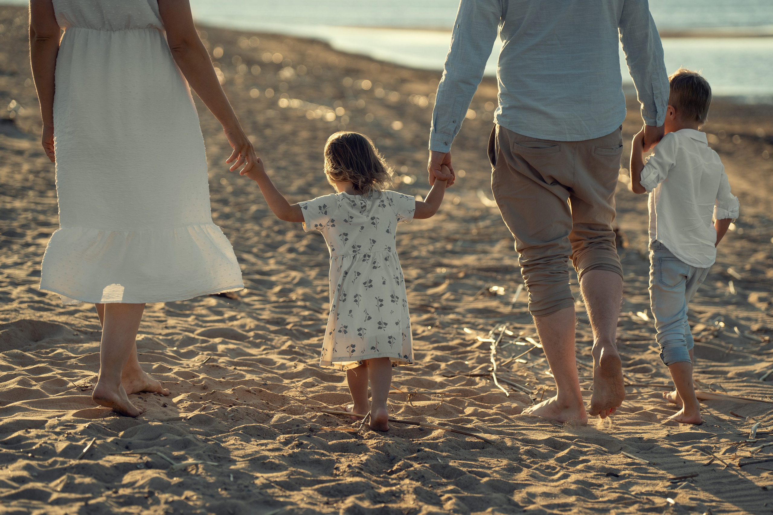 Семейная фотосессия на берегу