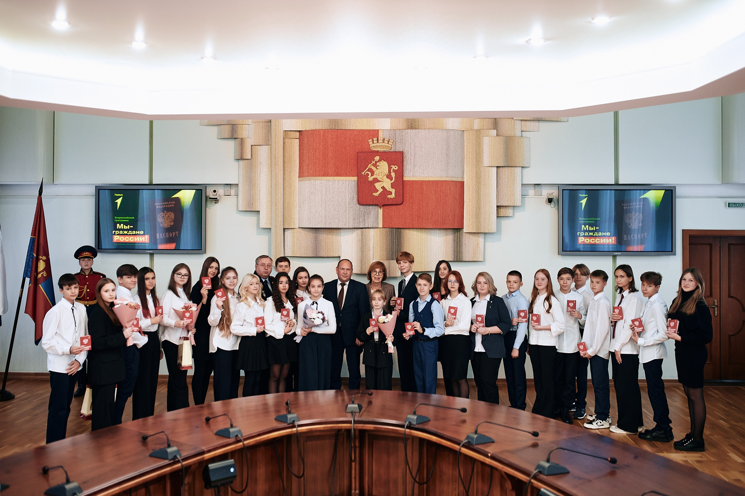 Получение паспорта. Мэрия г. Красноярск. Семейный и репортажной фотограф в Красноярске и Москве Виктор Бабинцев