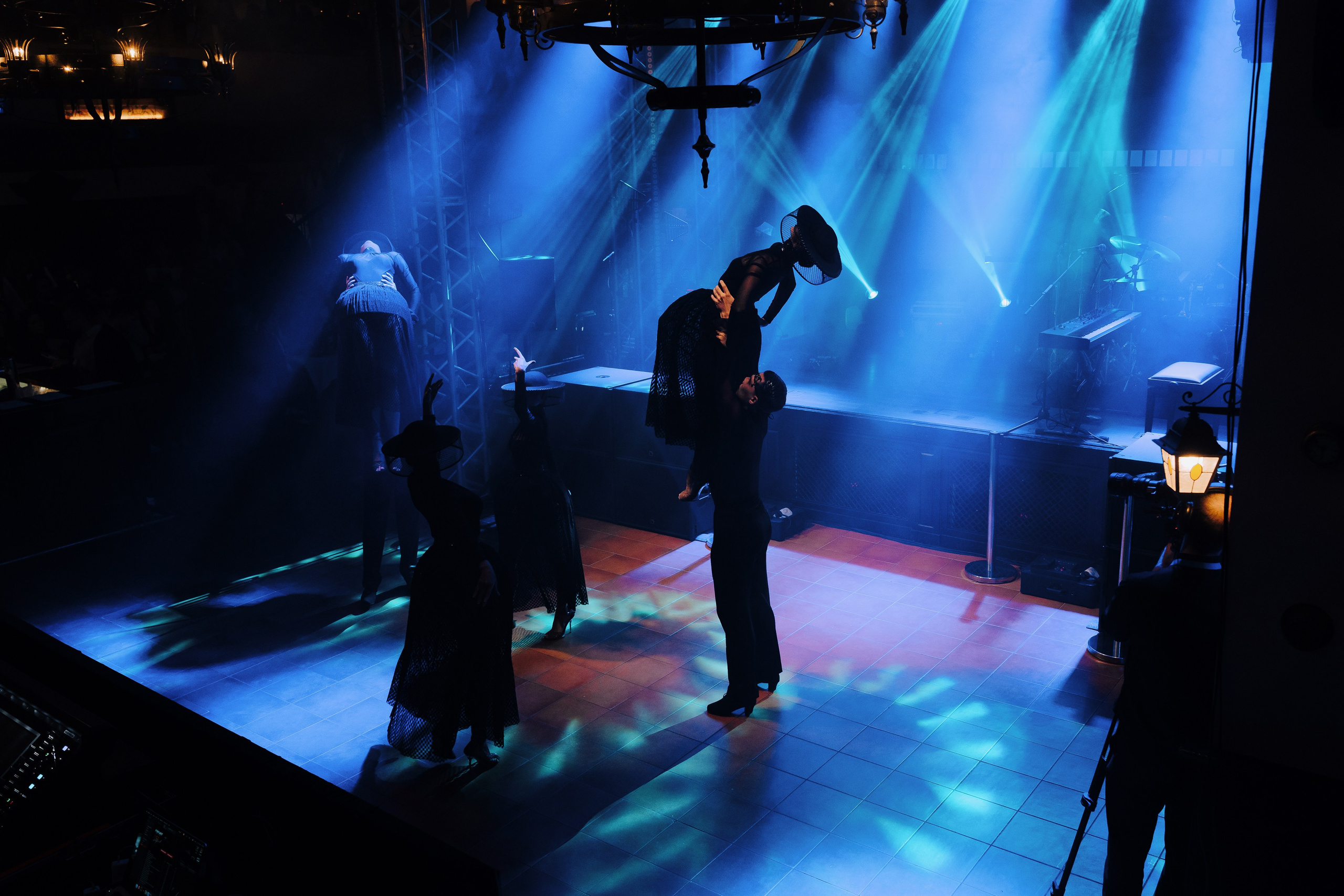 20 ЛЕТ МЕГАПОЛИС ЧЕЛЯБИНСК ХЕДЛАЙНЕР ЕЛКА. Репортажный фотограф Зуев Роман г. Челябинск