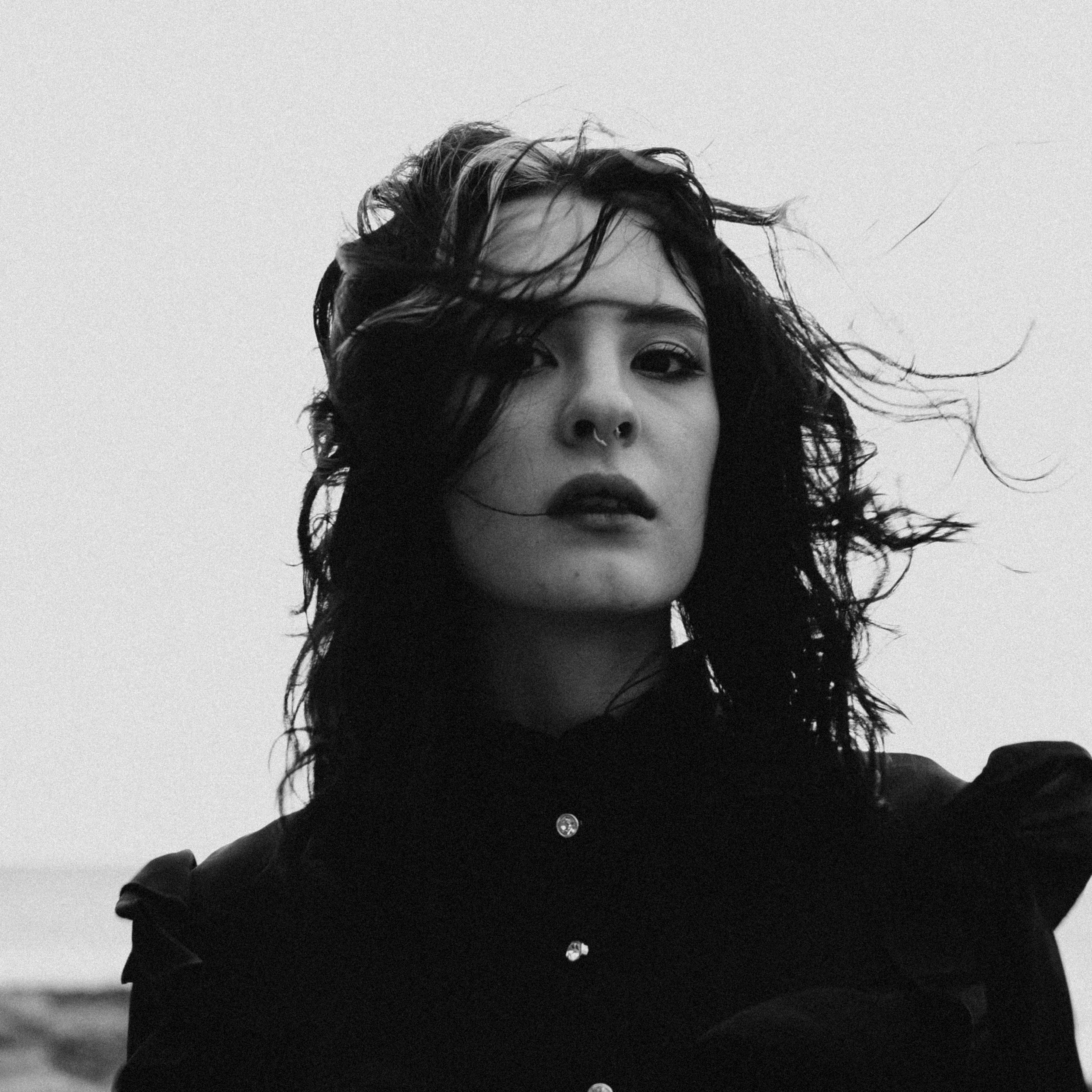 Съёмка у моря с оленьими рогами