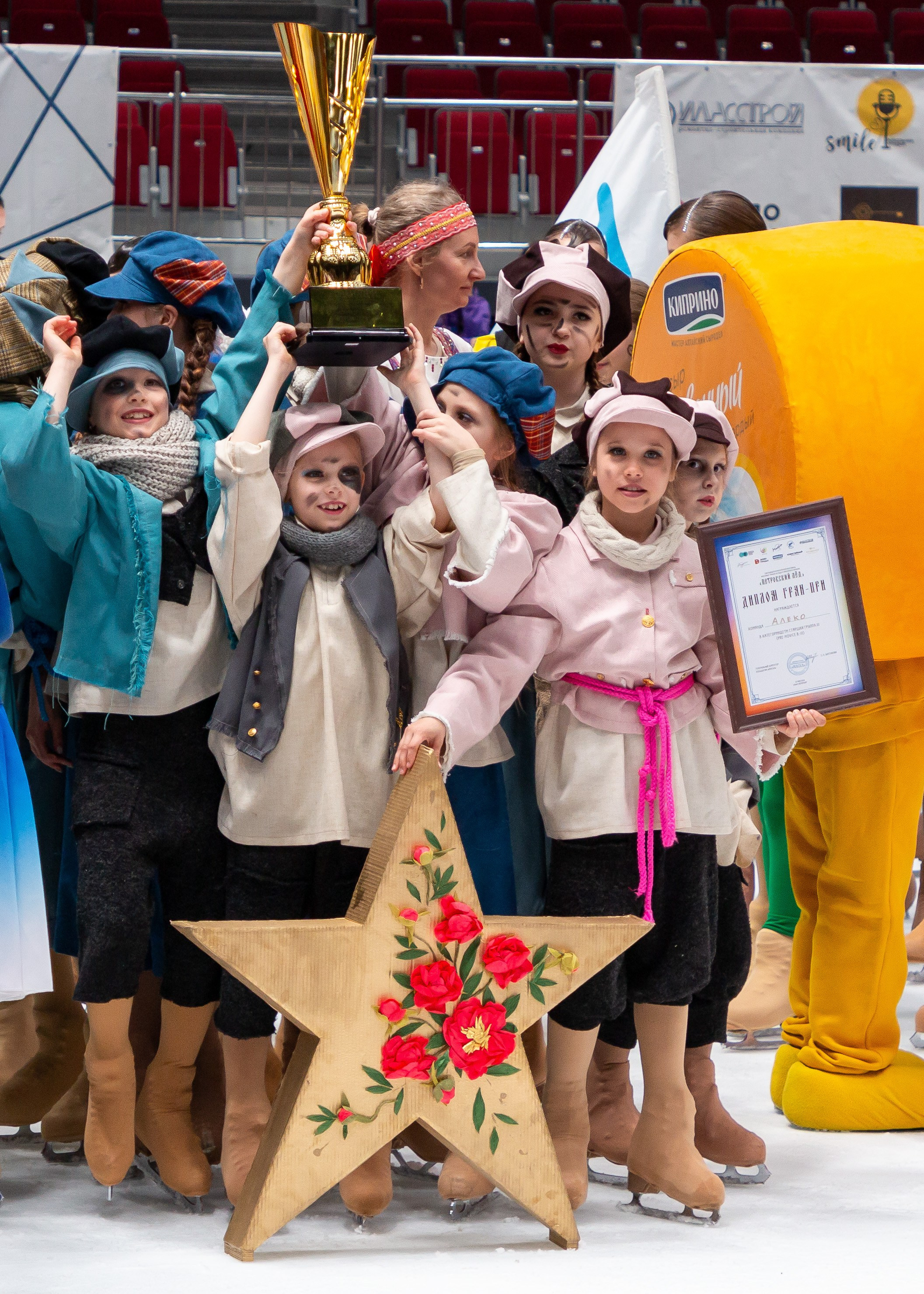 VII Ежегодный фестиваль массовых танцев на льду и фигурного катания «Петровский лёд» Санкт-Петербург 2024. Репортажный фотограф в Москве