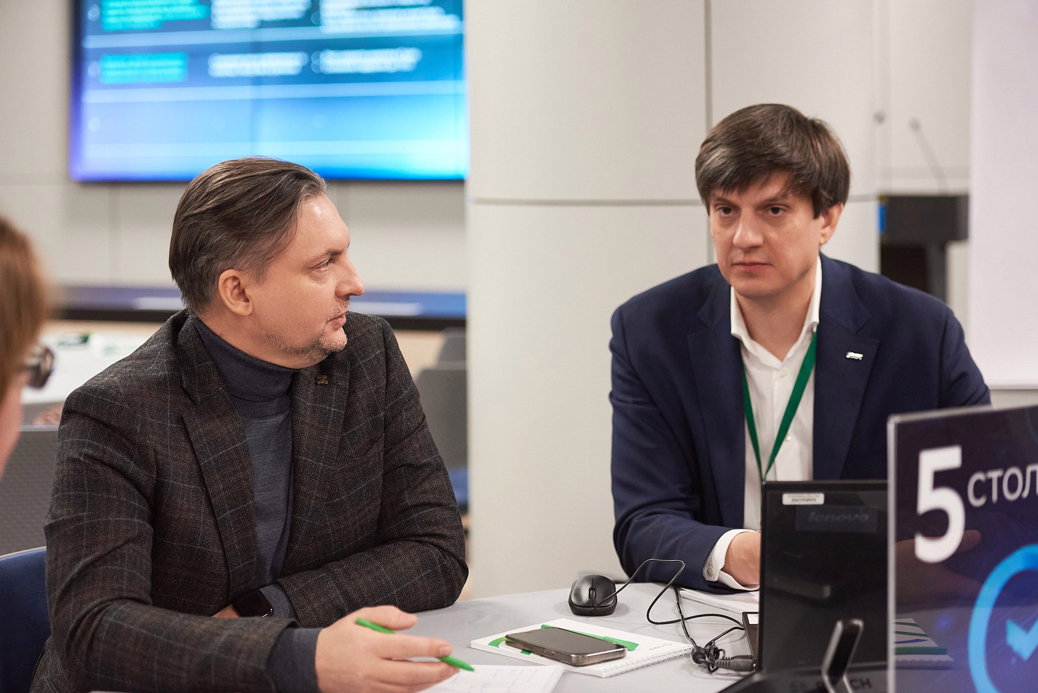 Дизайн-сессия ИИ трансформации Санкт-Петербурга. Иван Ступа, репортажный фотограф в Санкт-Петербурге и Ленинградской области