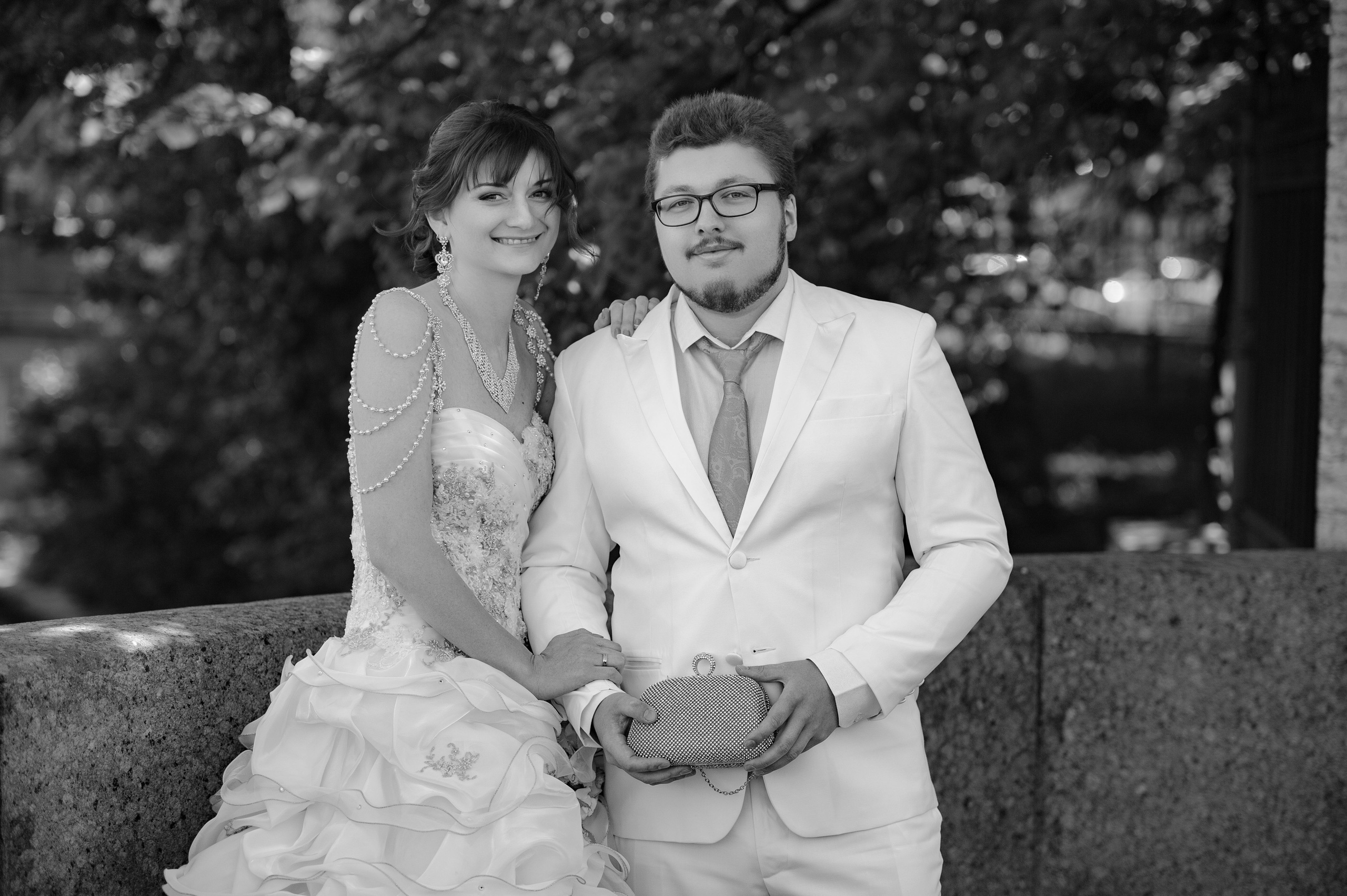 Черно-белая постановочная фотосессия в историческом центре Санкт-Петербурга с ретушью фотографий.