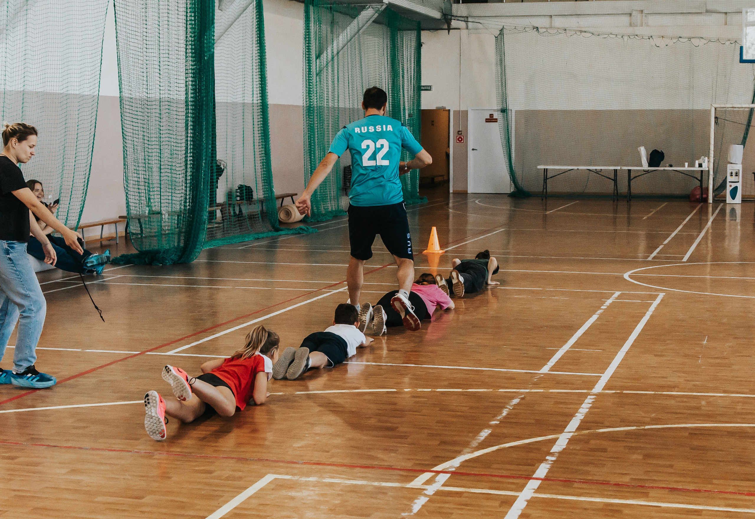 Репортажная спортивная съемка г. Королев стадион Металлист «папа, мама, я — спортивная семья». Юлия Егорова | Свадебный фотограф, семейный фотограф Москва, МО • Портреты • репортажи • день рождения • Love Story • дети