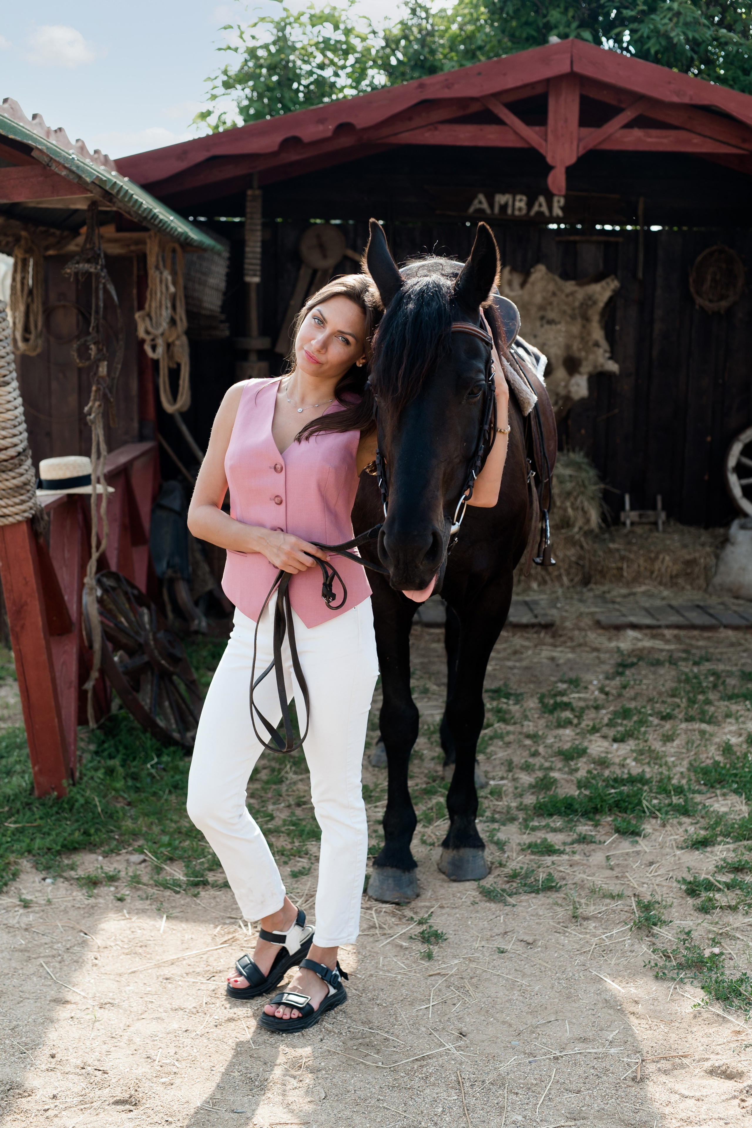 На конюшне. Семейный и контент фотограф