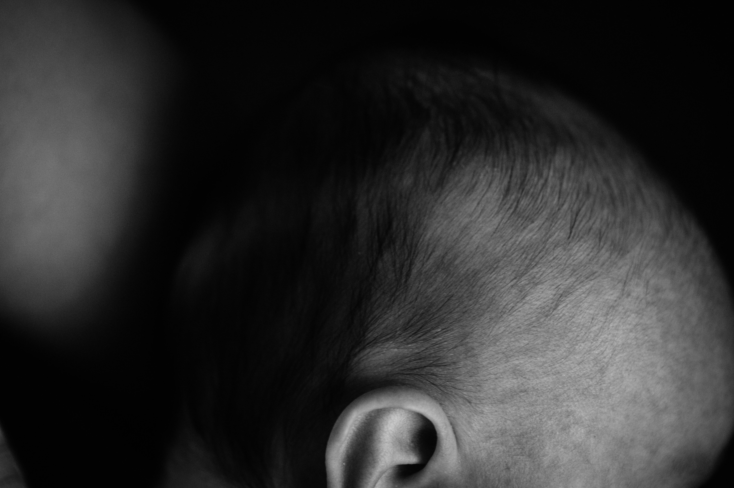 Малышка Зои с мамой и бабушками. Фотограф беременности и семьи, домашние съемки, Ньюборн